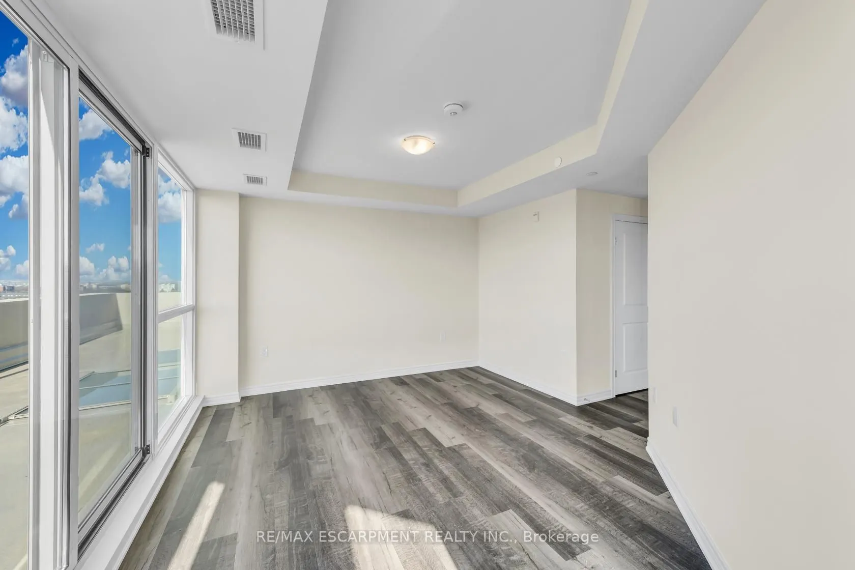 2750 King Street E, #706