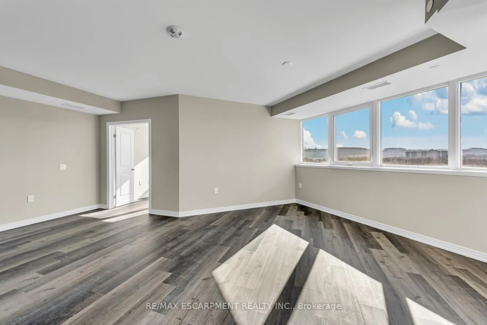2750 King Street E, #706