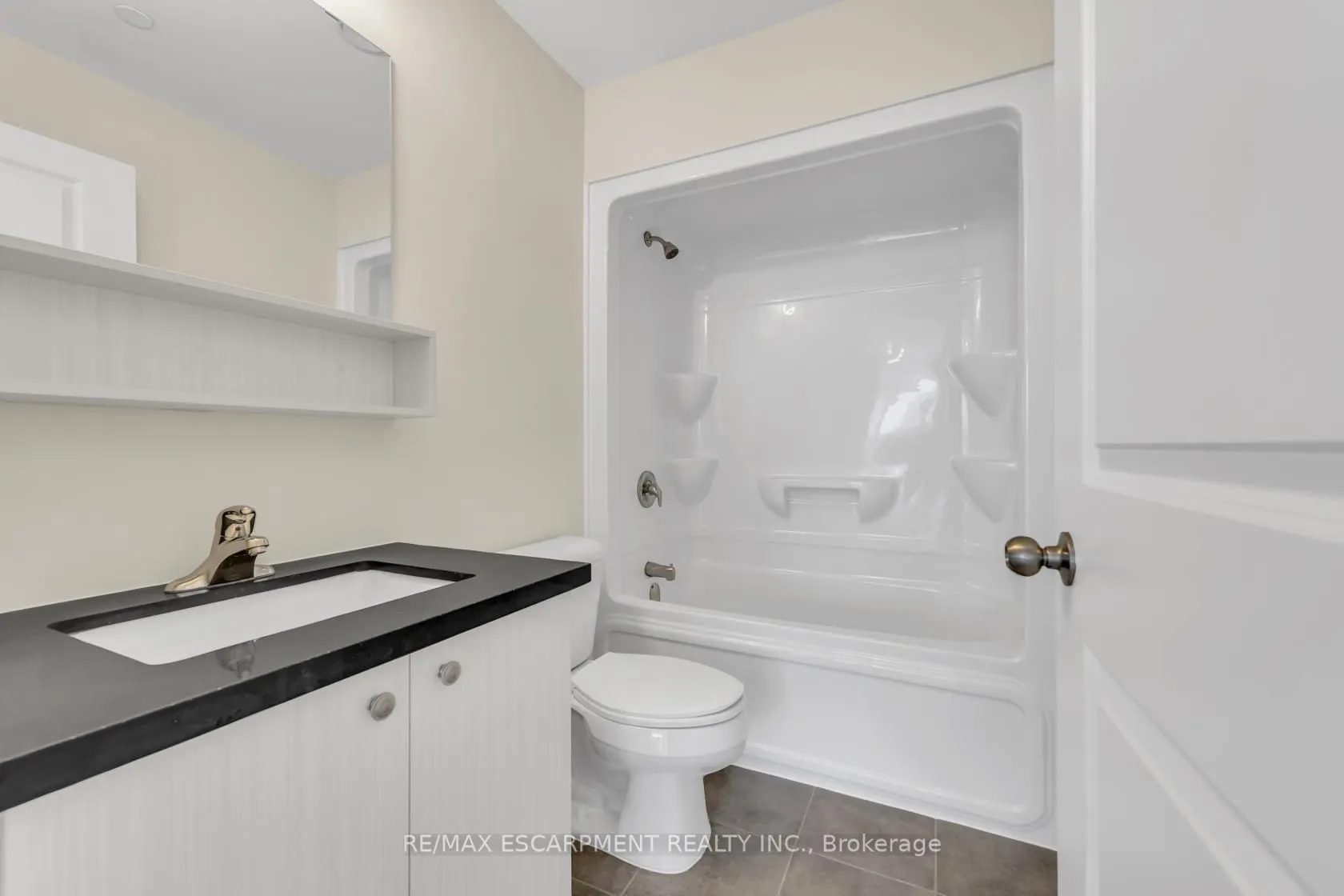 2750 King Street E, #706