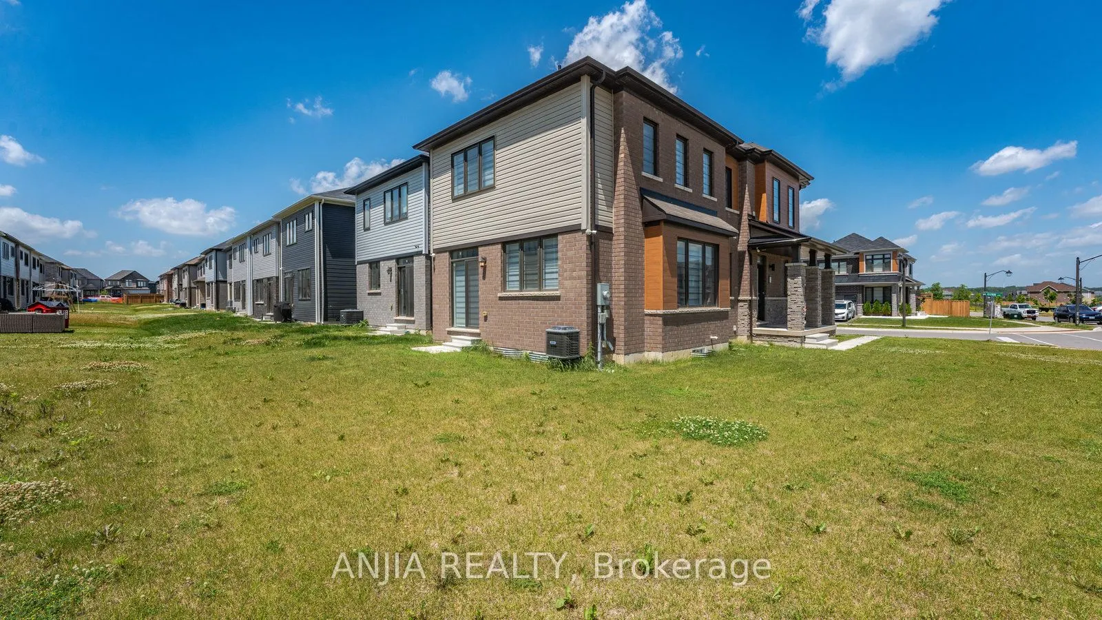 1 Gunn Avenue