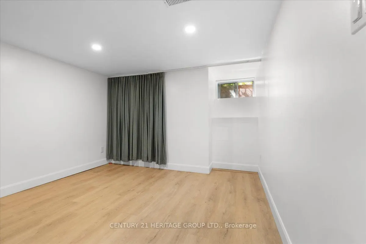 40 Emerald Street N
