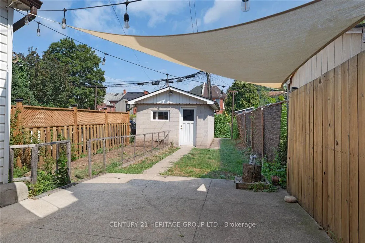 40 Emerald Street N