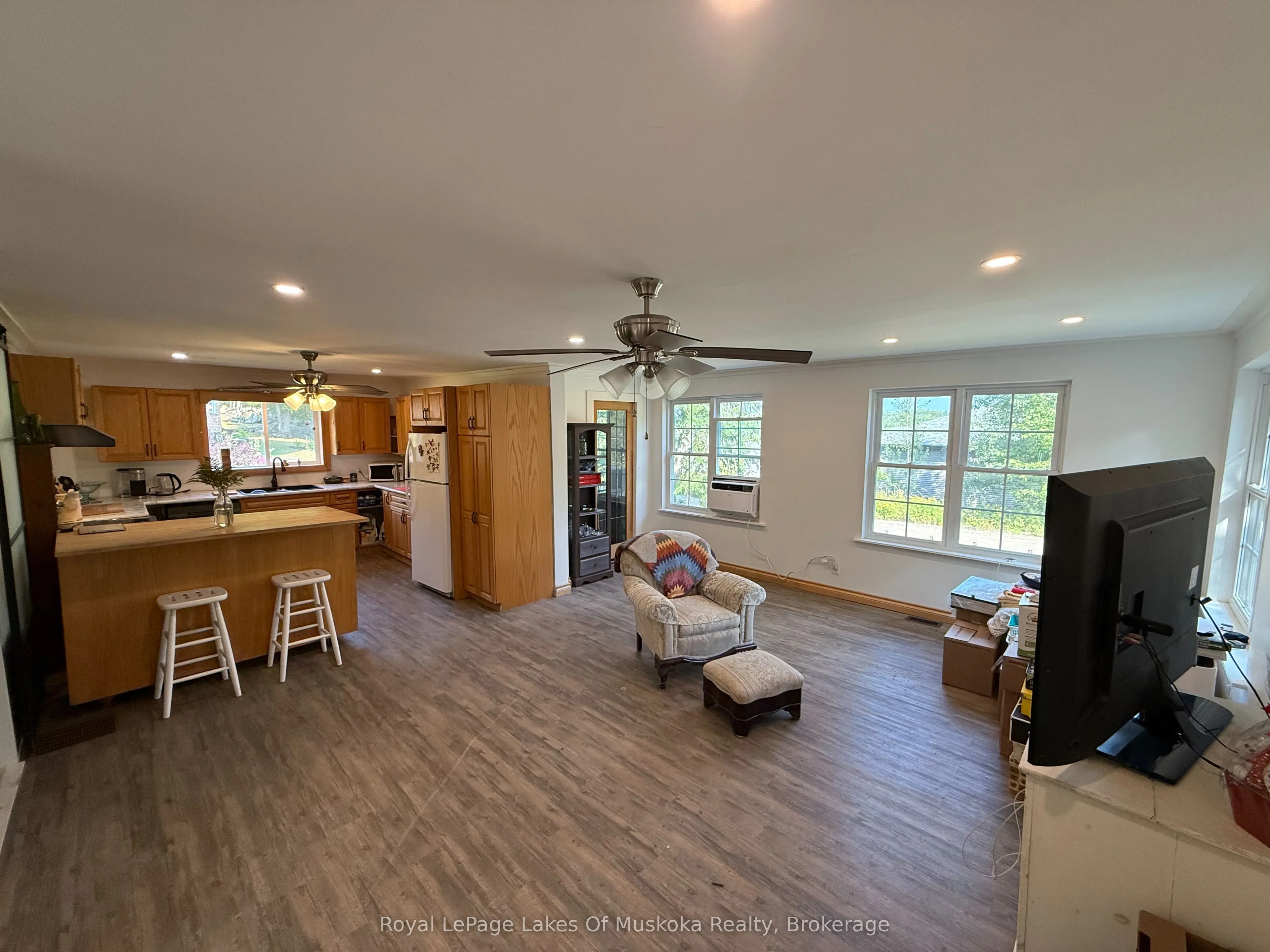 48 Kitchen Road S