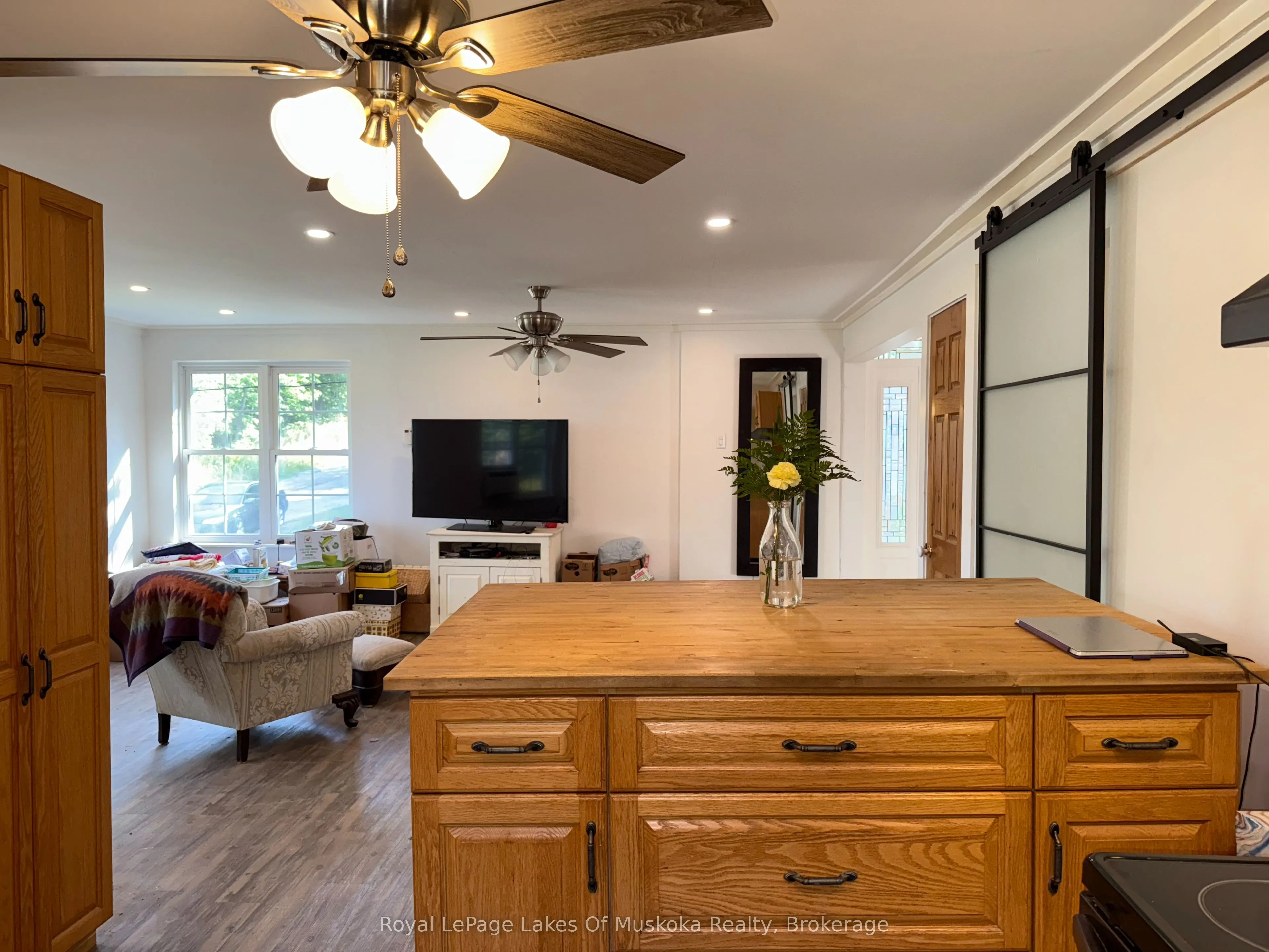 48 Kitchen Road S