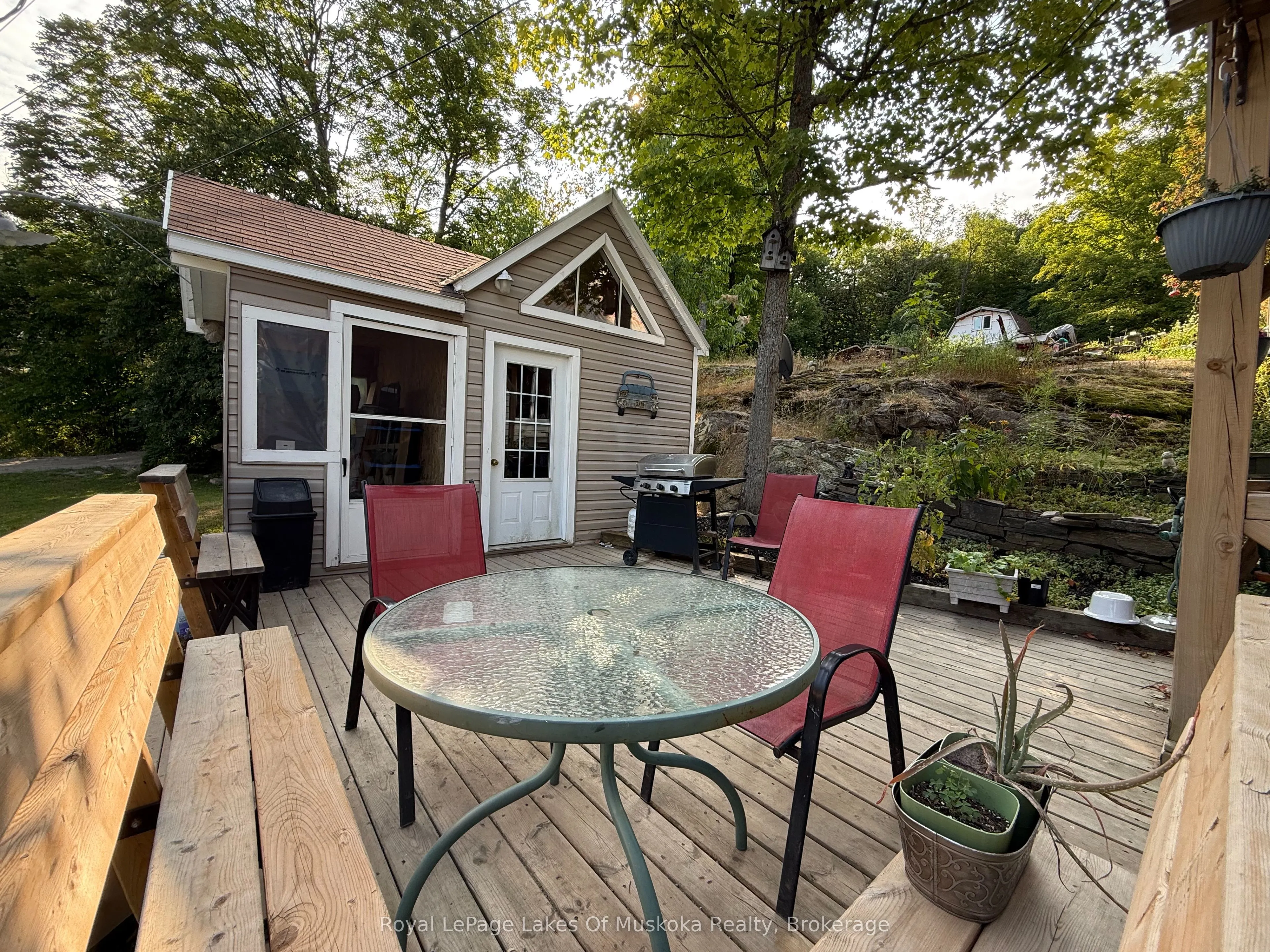 48 Kitchen Road S