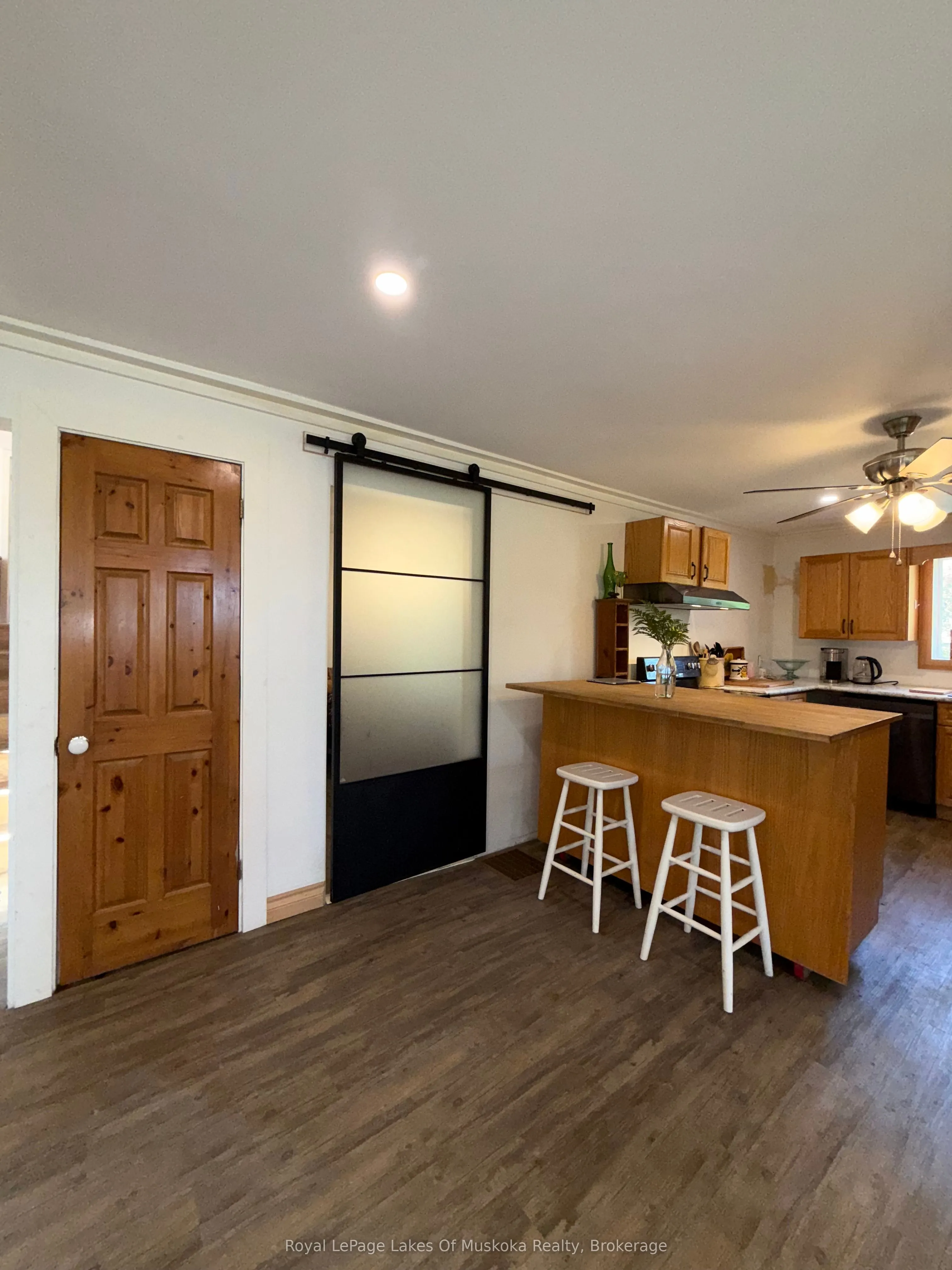 48 Kitchen Road S