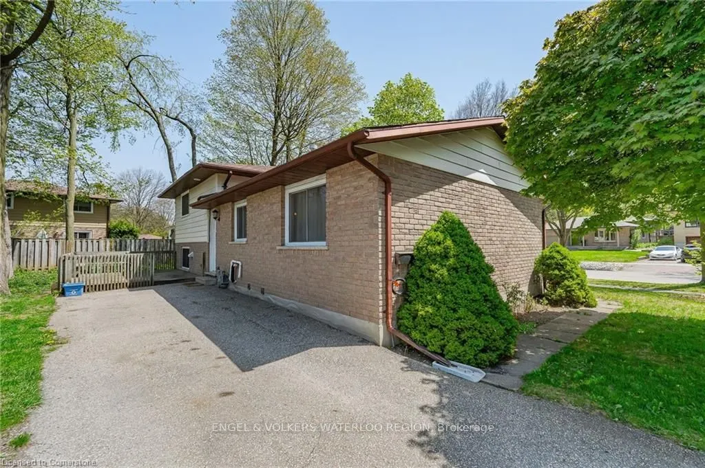 113 Martinglen Crescent