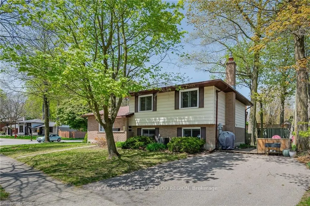 113 Martinglen Crescent