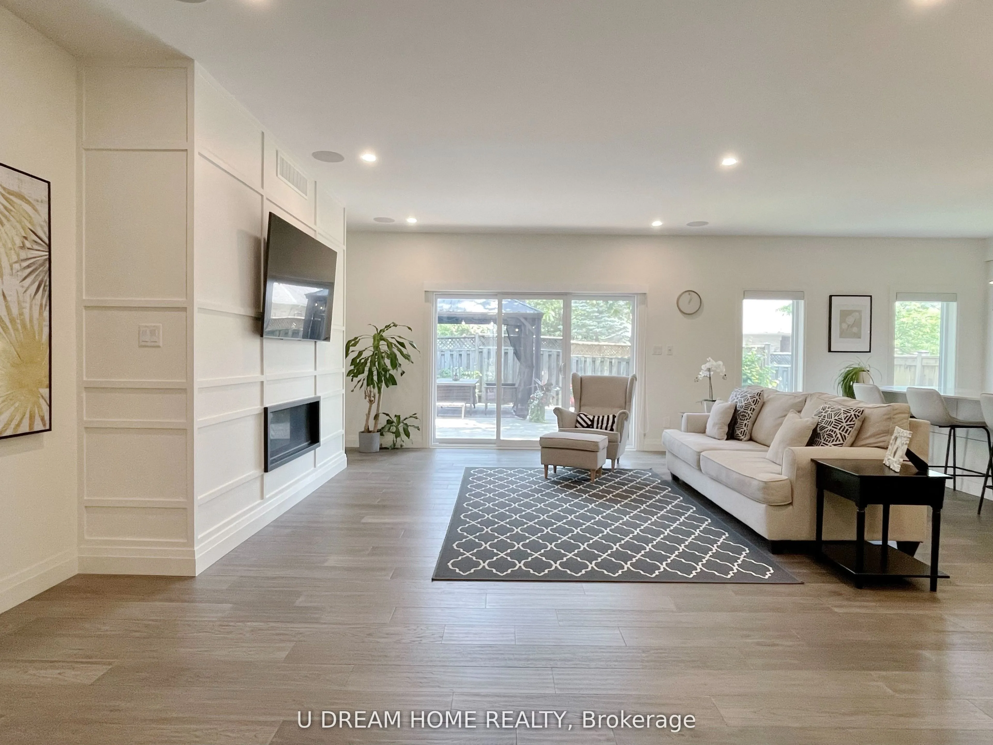 1195 RIVERSIDE Drive, #12