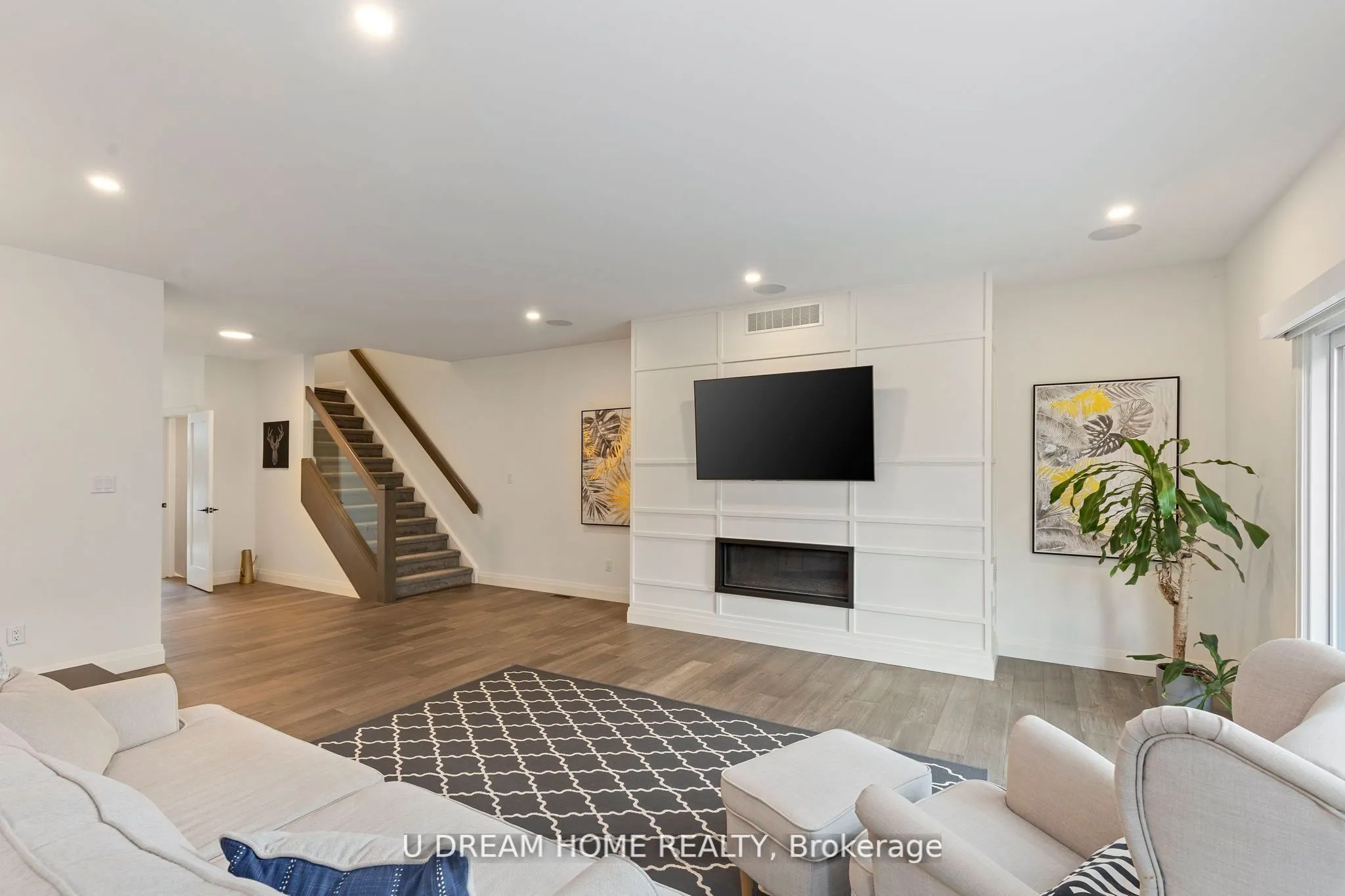 1195 RIVERSIDE Drive, #12