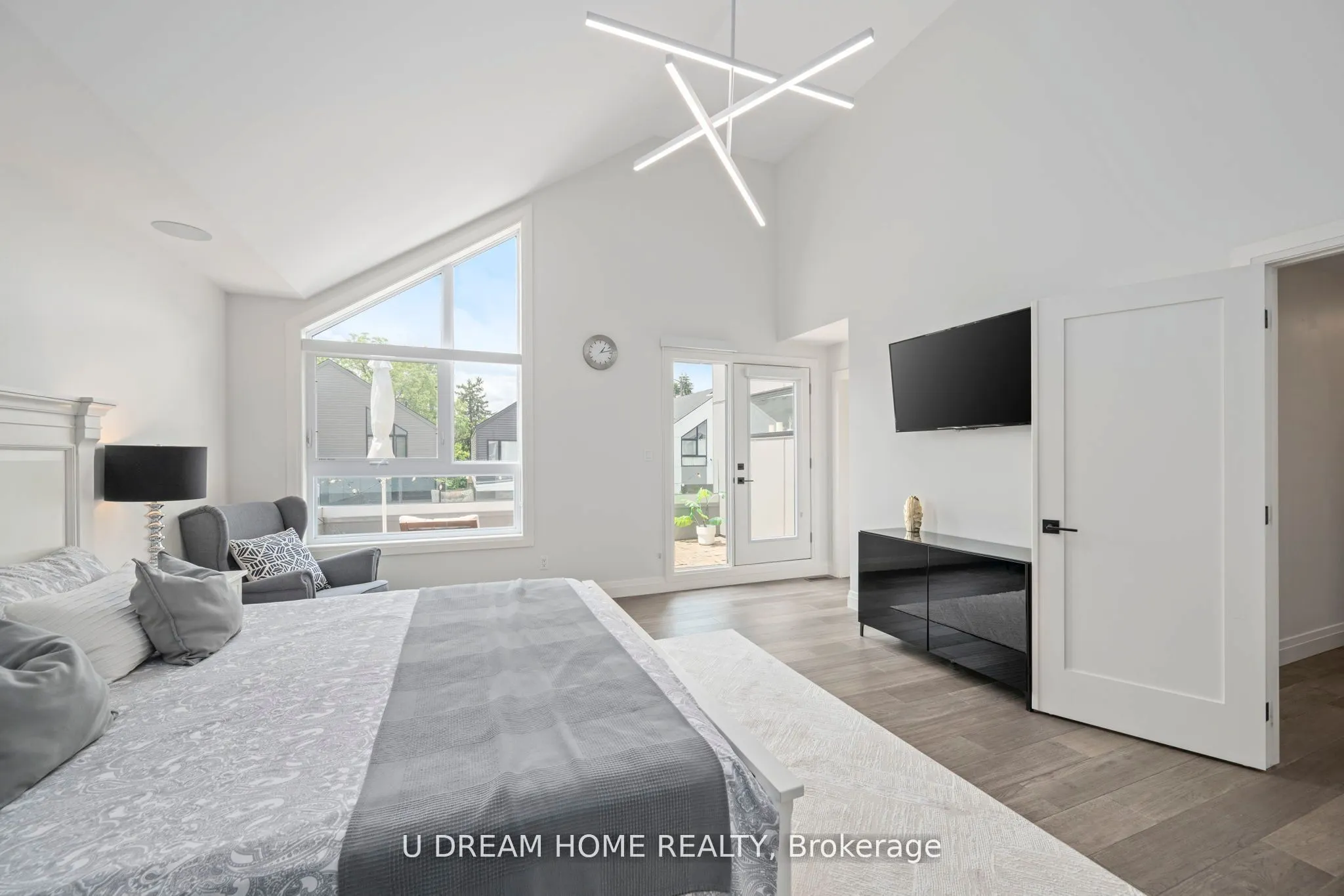 1195 RIVERSIDE Drive, #12