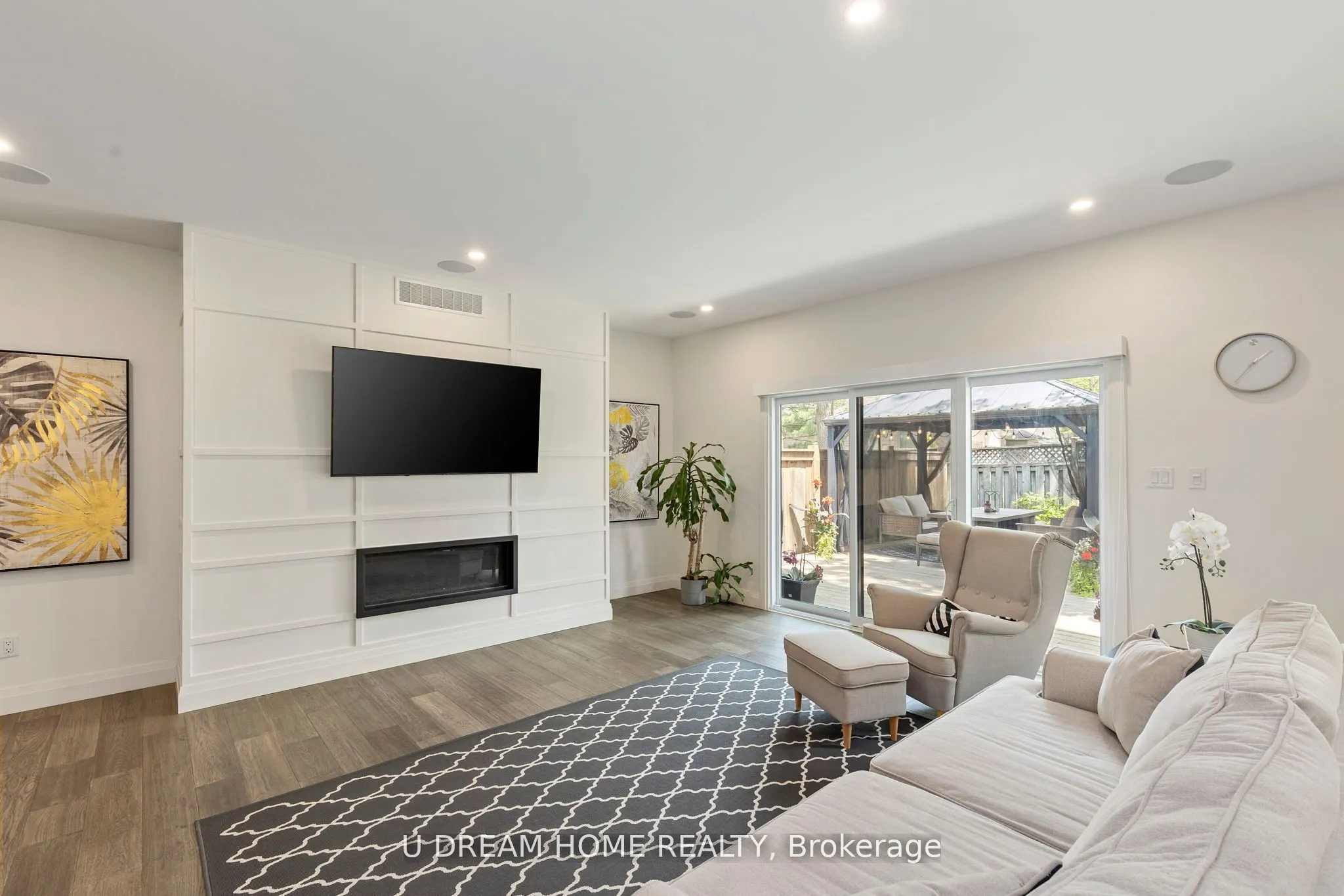 1195 RIVERSIDE Drive, #12