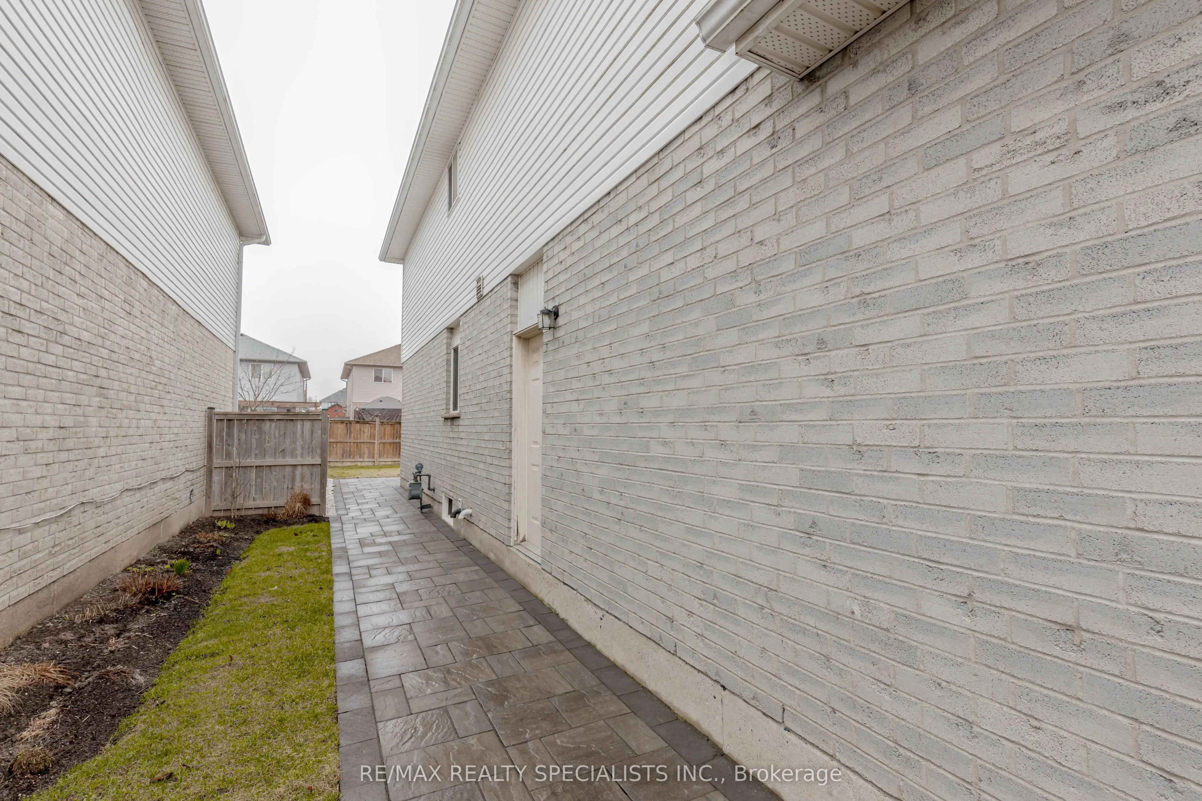 11 Willowridge Way