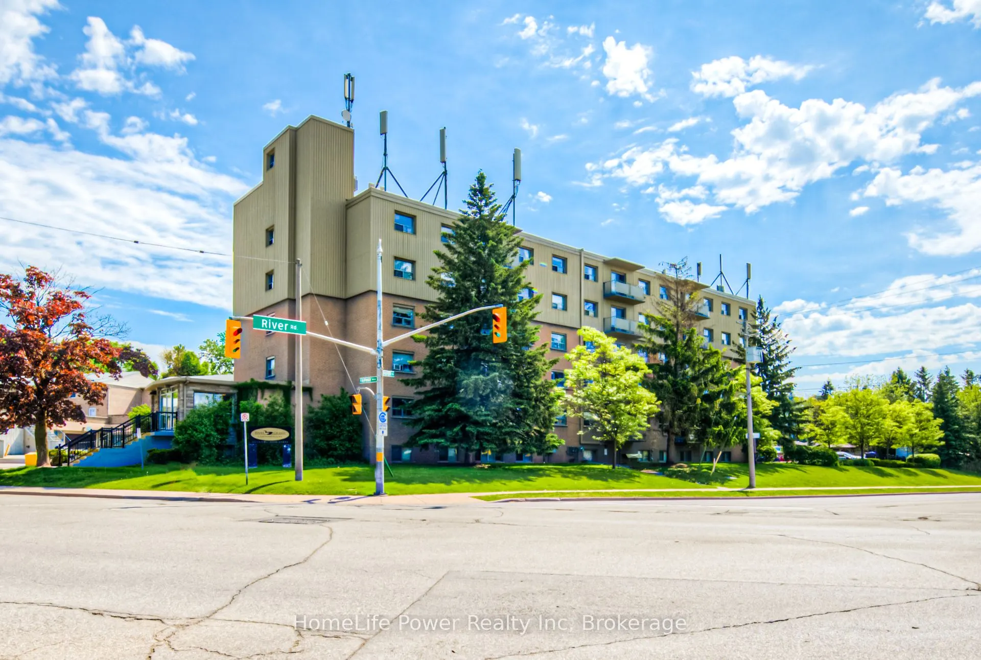 283 Fairway Road N, #501