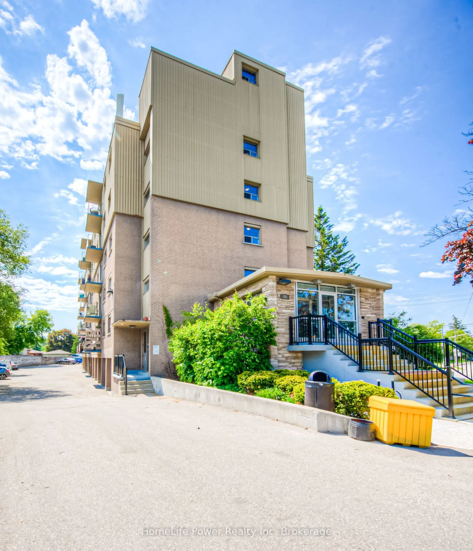283 Fairway Road N, #501