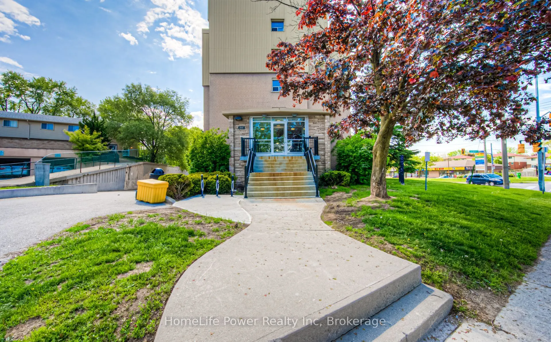 283 Fairway Road N, #501