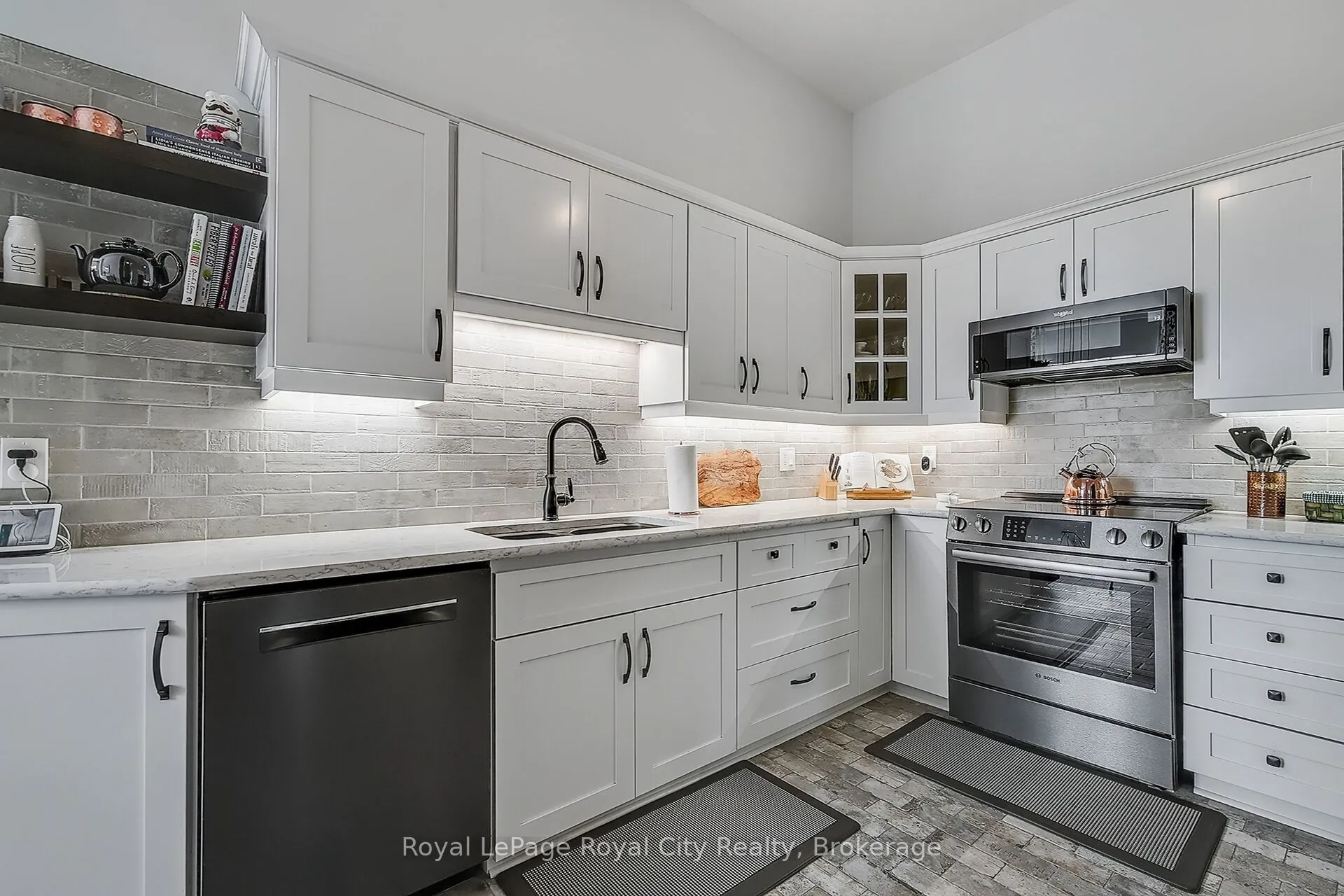 478 St Andrew Street E, #301