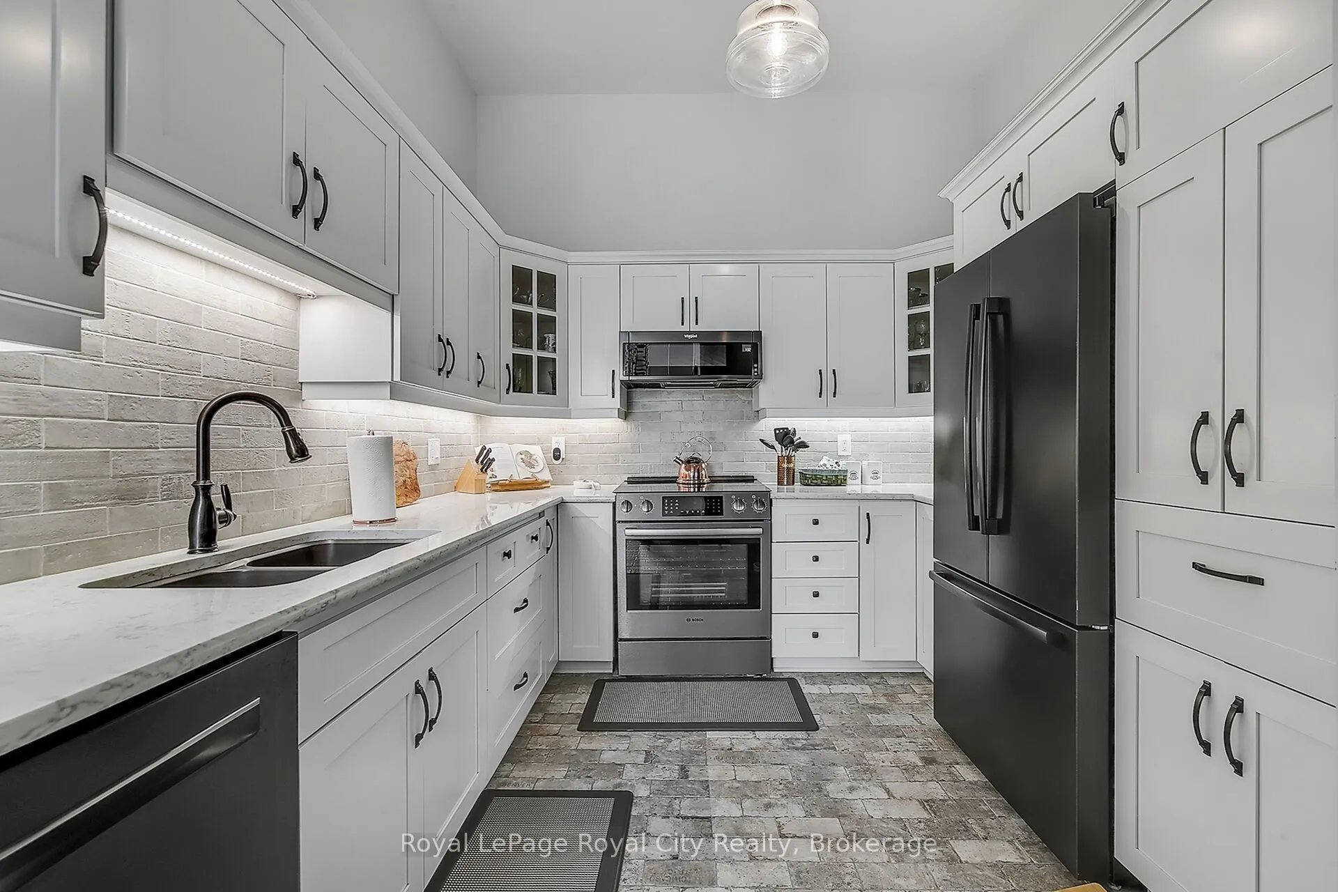 478 St Andrew Street E, #301