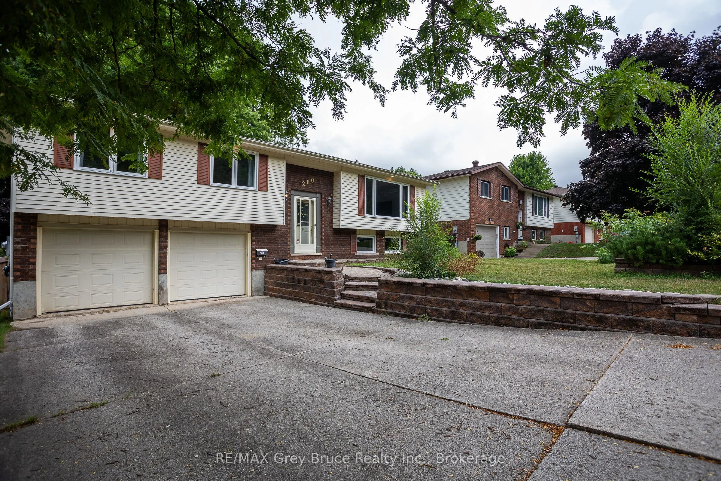 260 8th A Avenue E