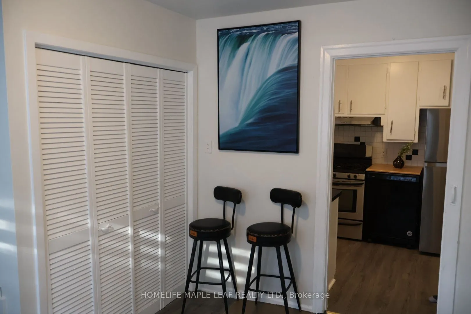 617 Lock Street W