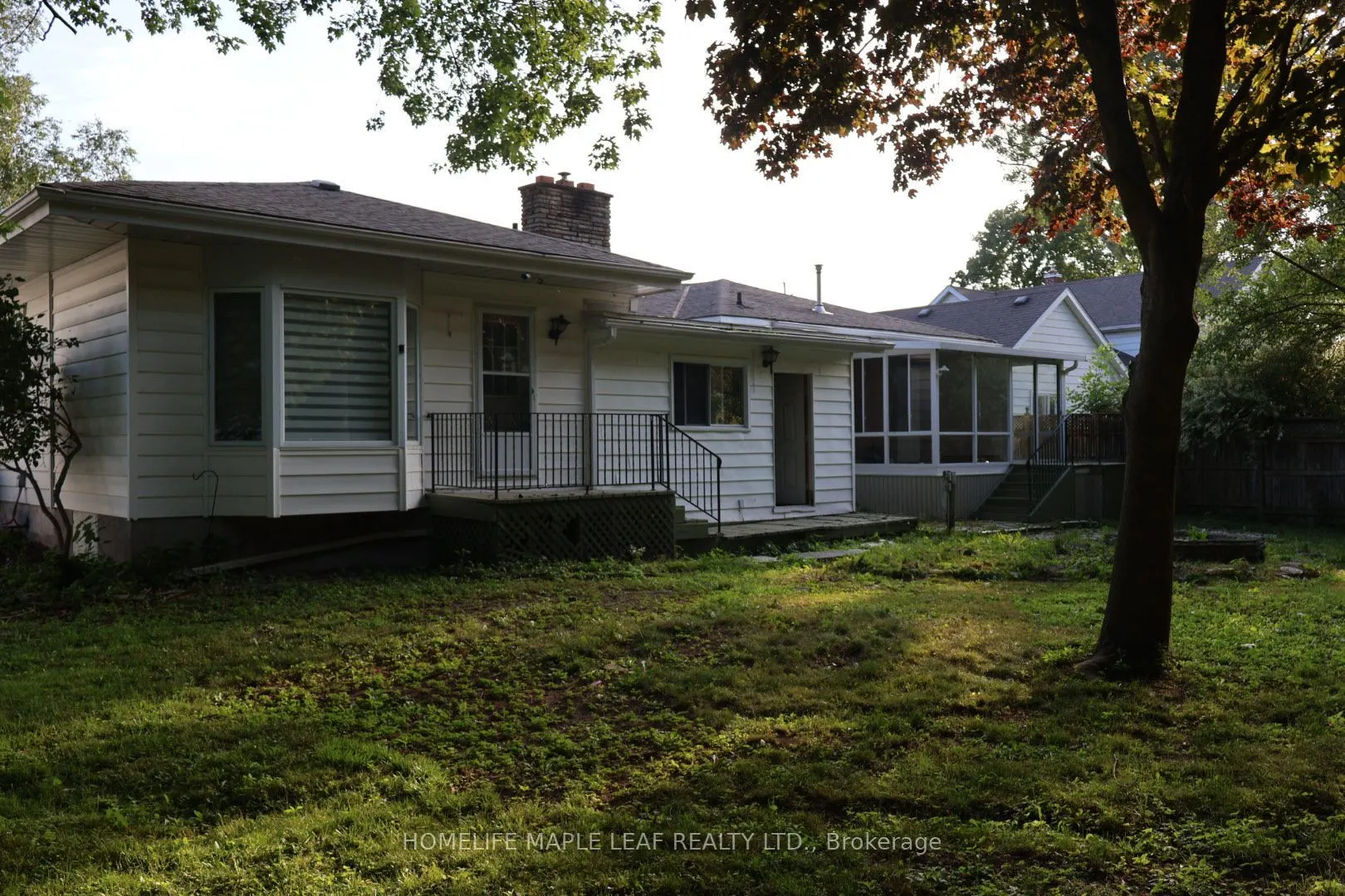 617 Lock Street W