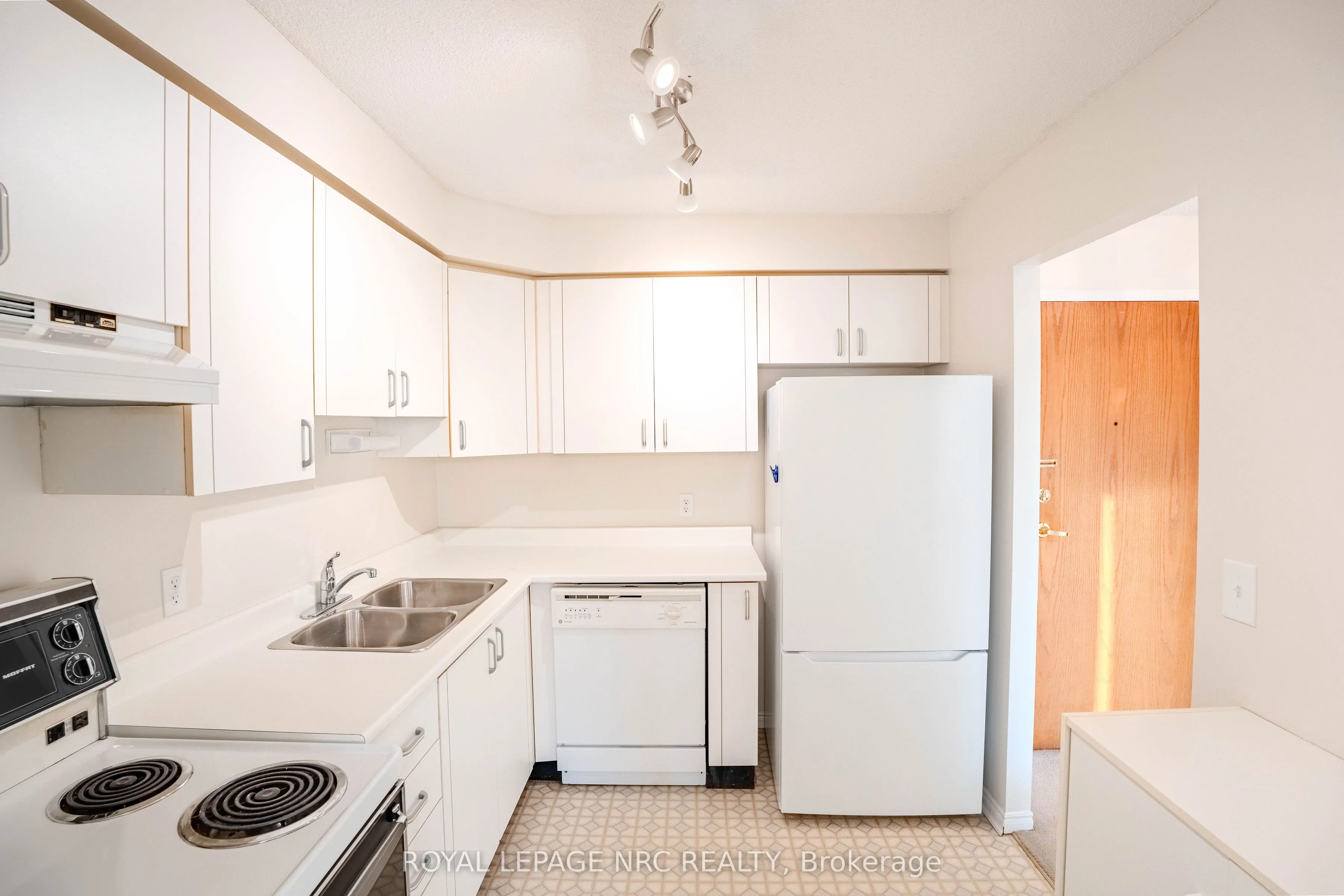 81 Scott Drive, #201