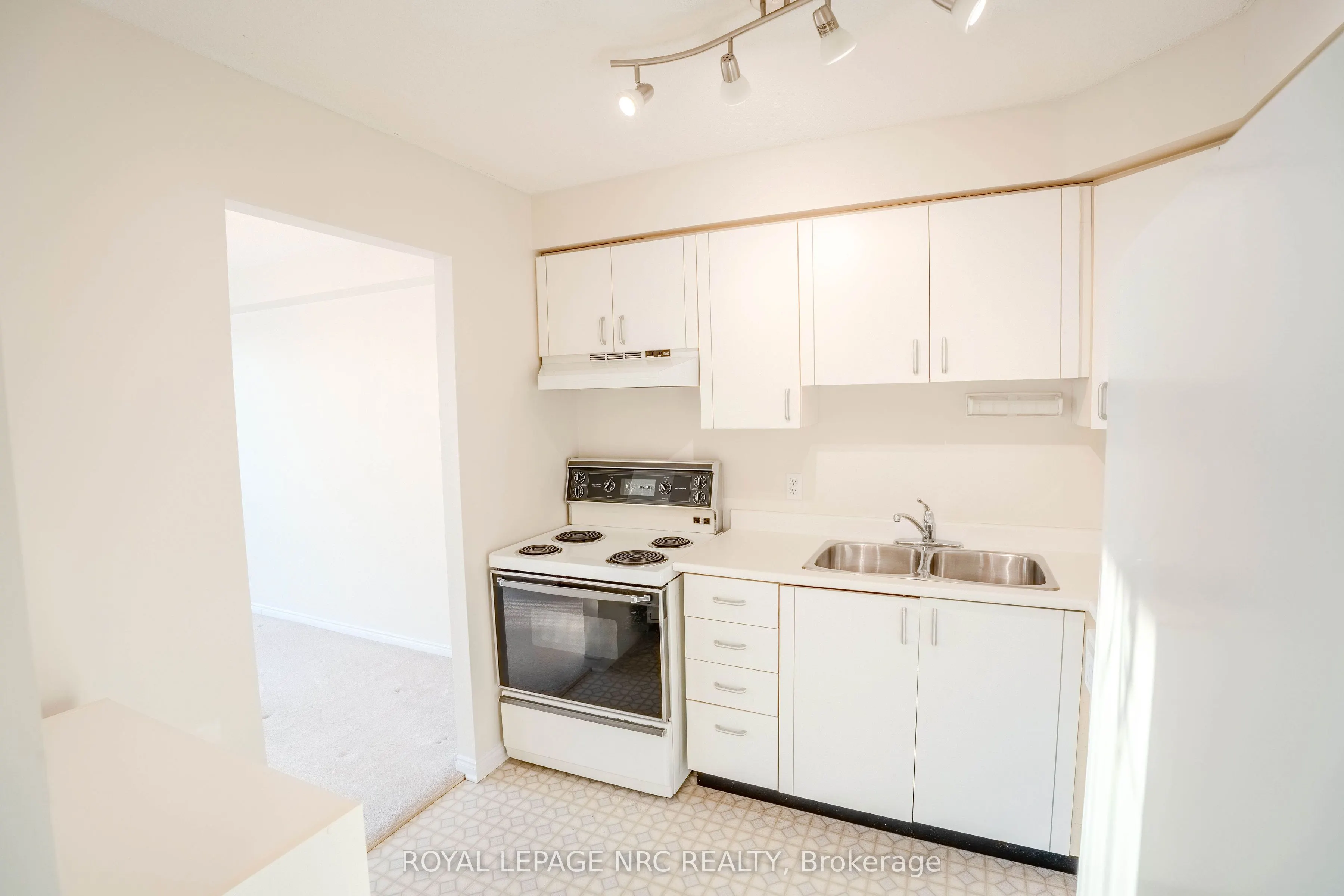 81 Scott Drive, #201
