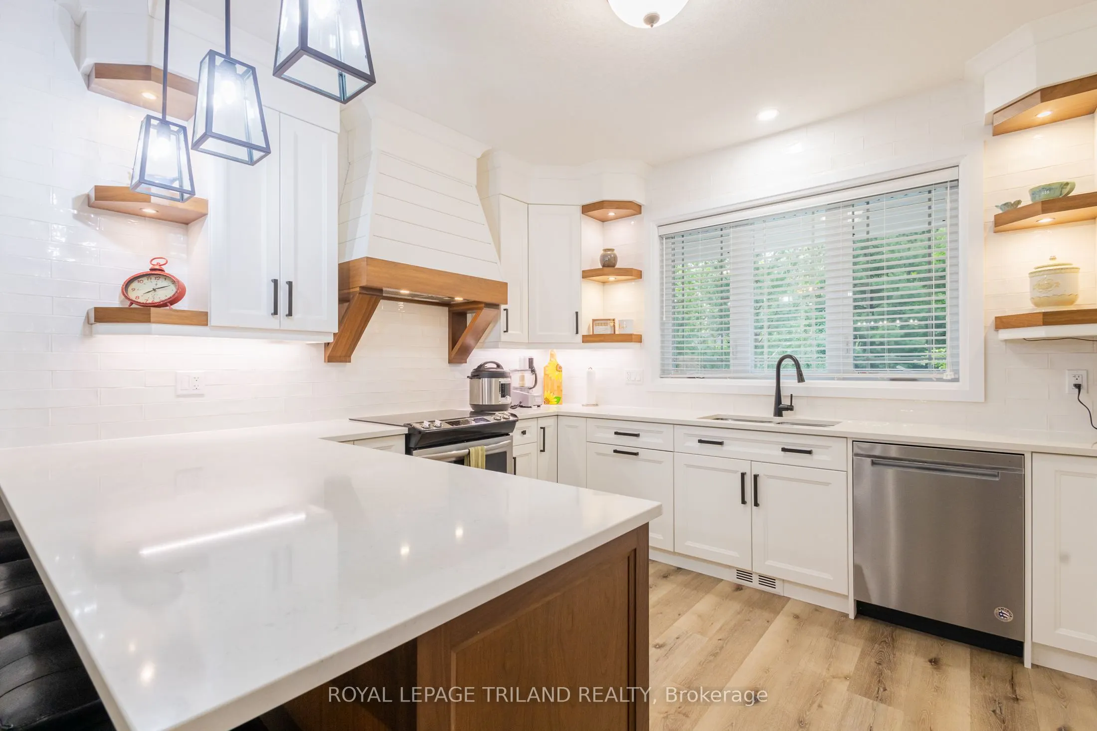 10124 SANDALWOOD Crescent