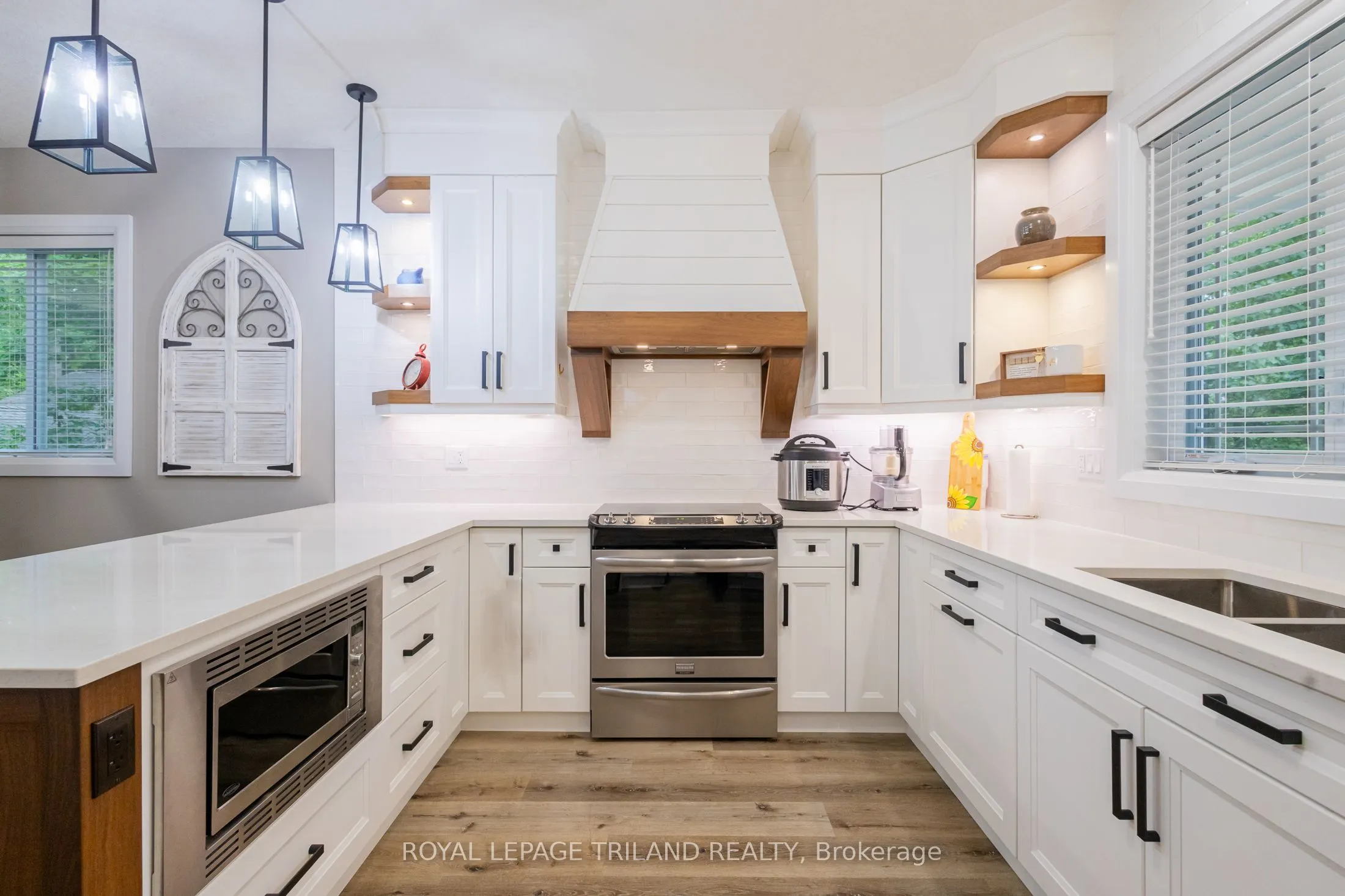10124 SANDALWOOD Crescent