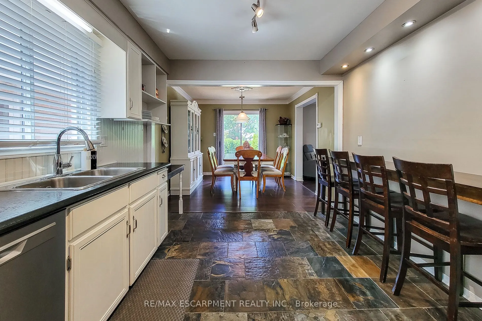 76 Baxter Crescent
