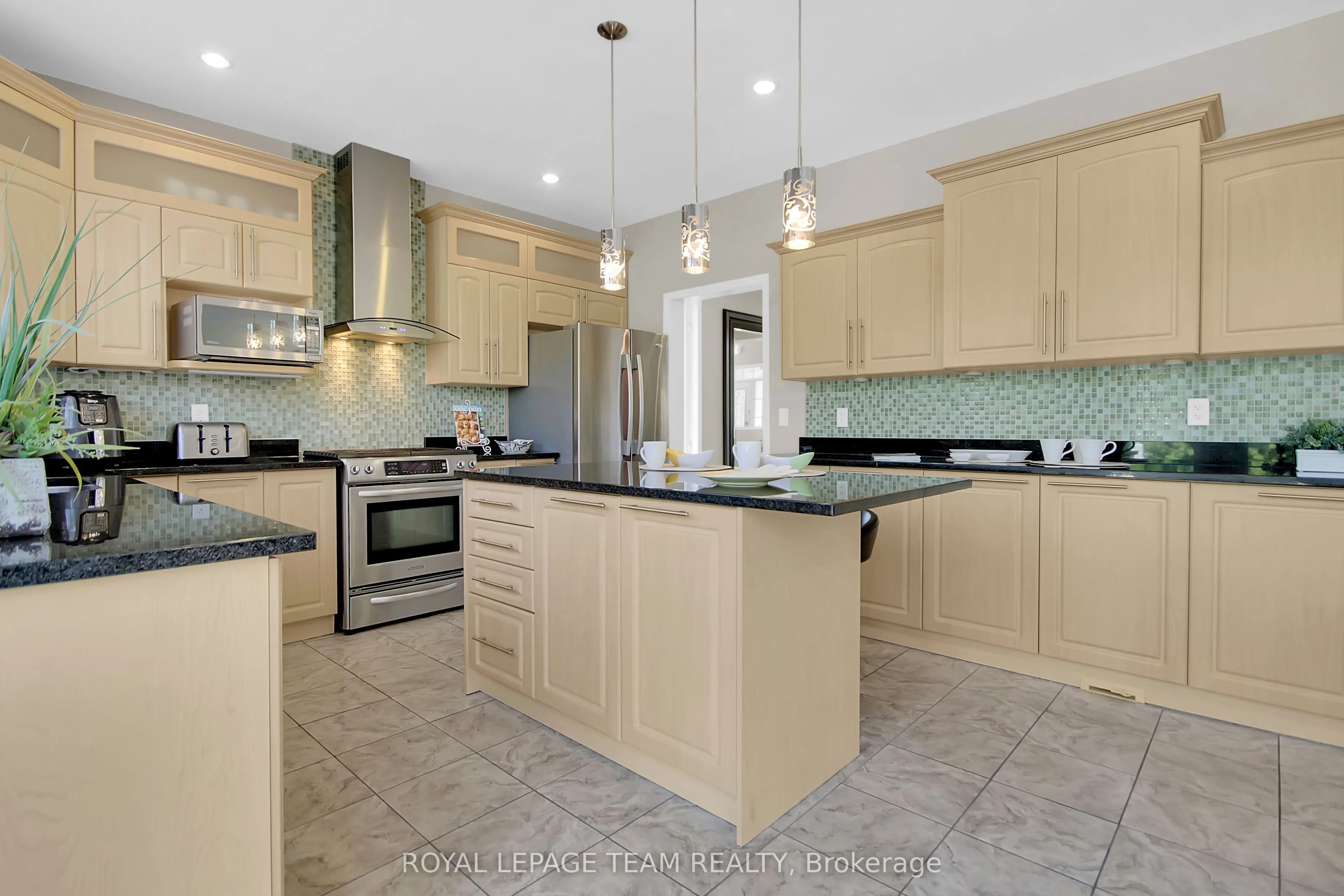 177 Ingersoll Crescent