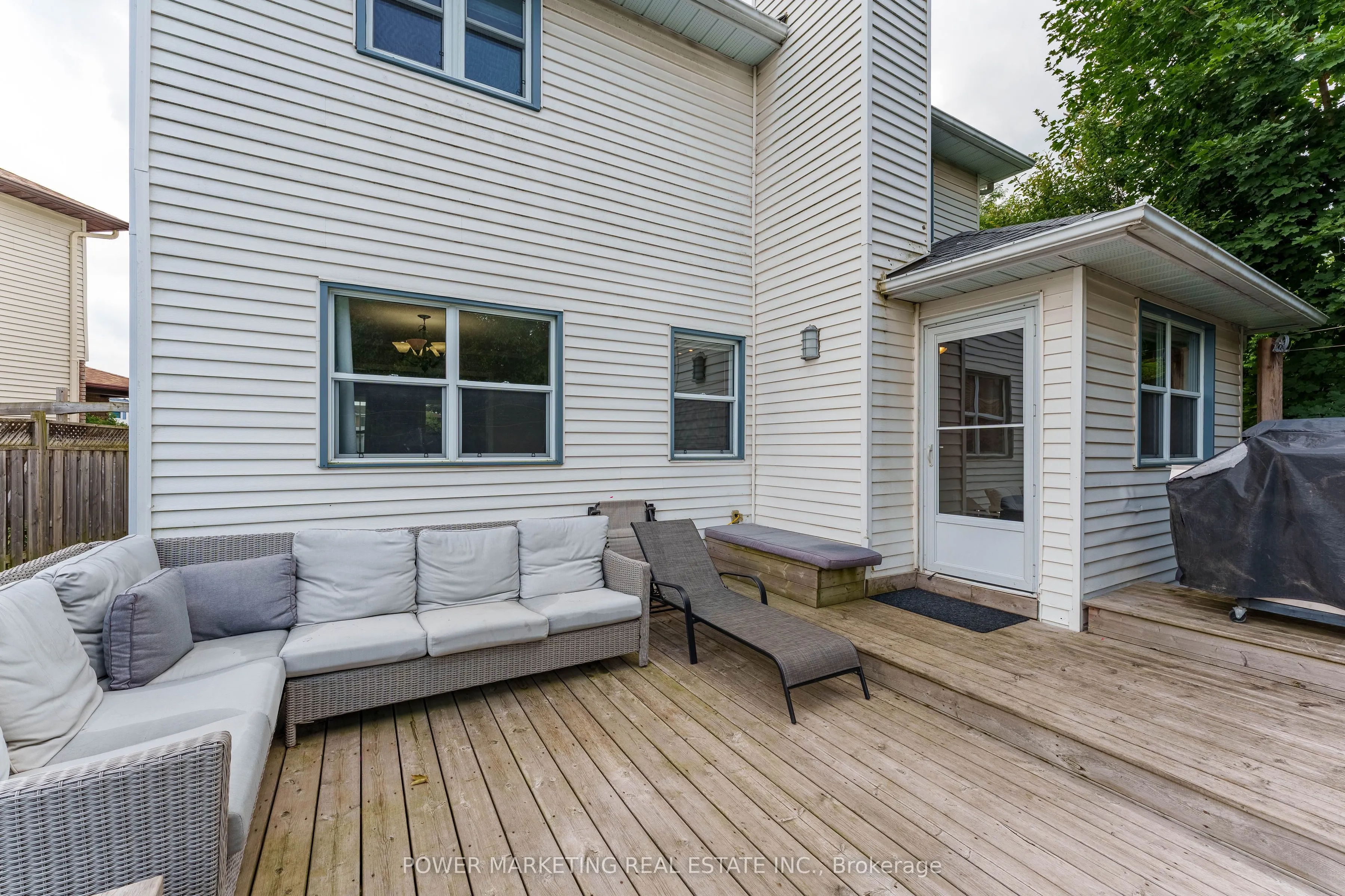 1809 Chopin Place