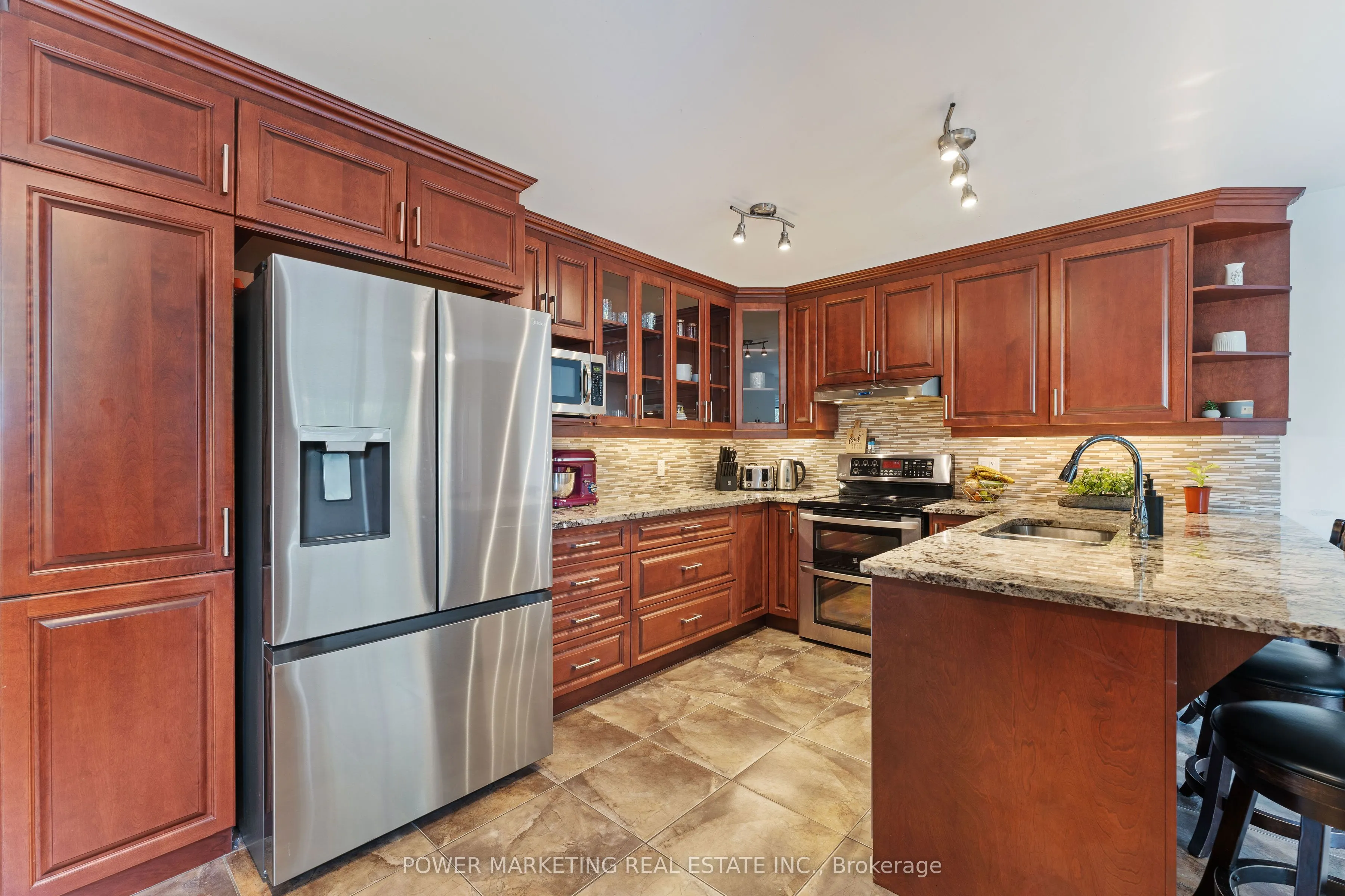 1809 Chopin Place