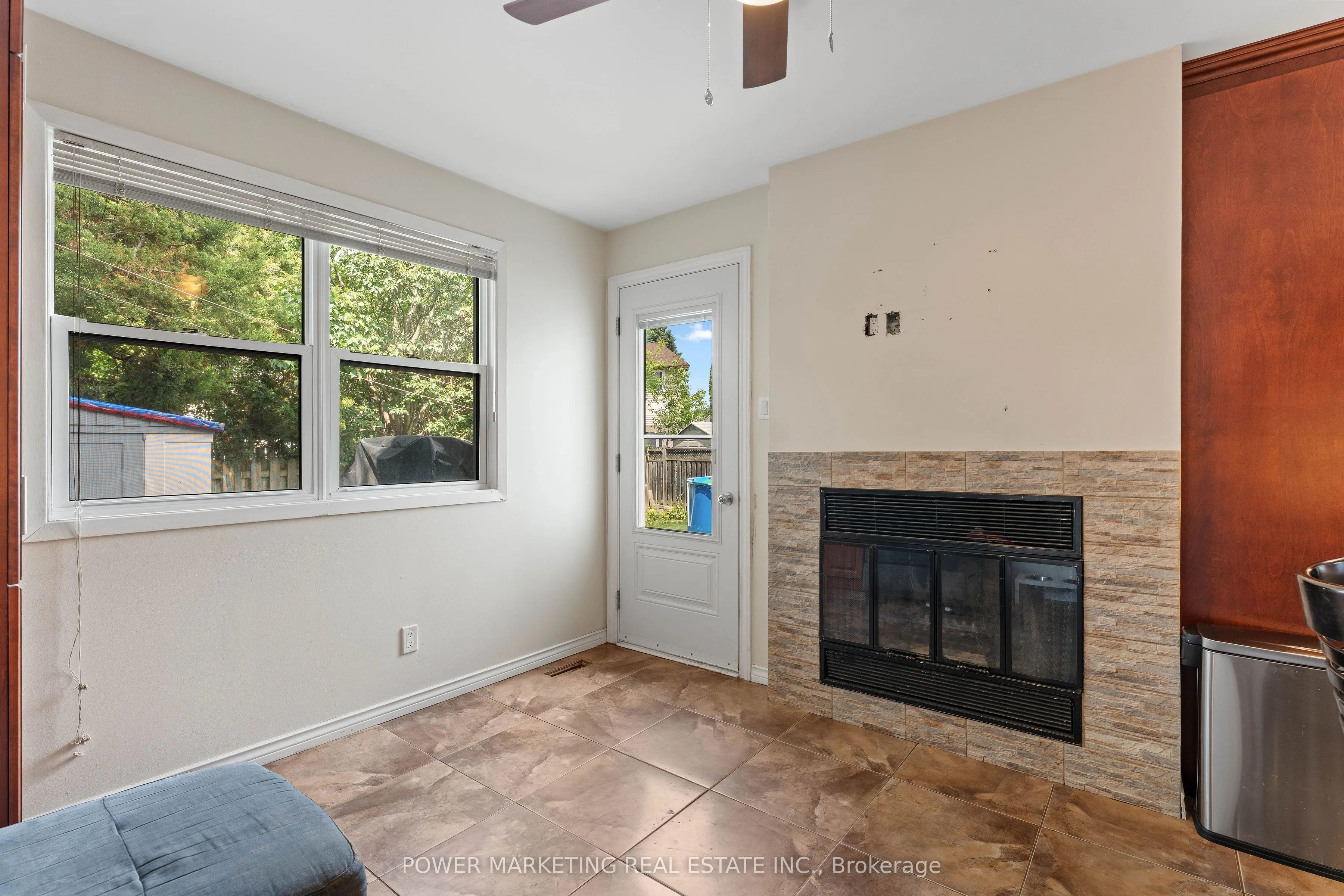 1809 Chopin Place