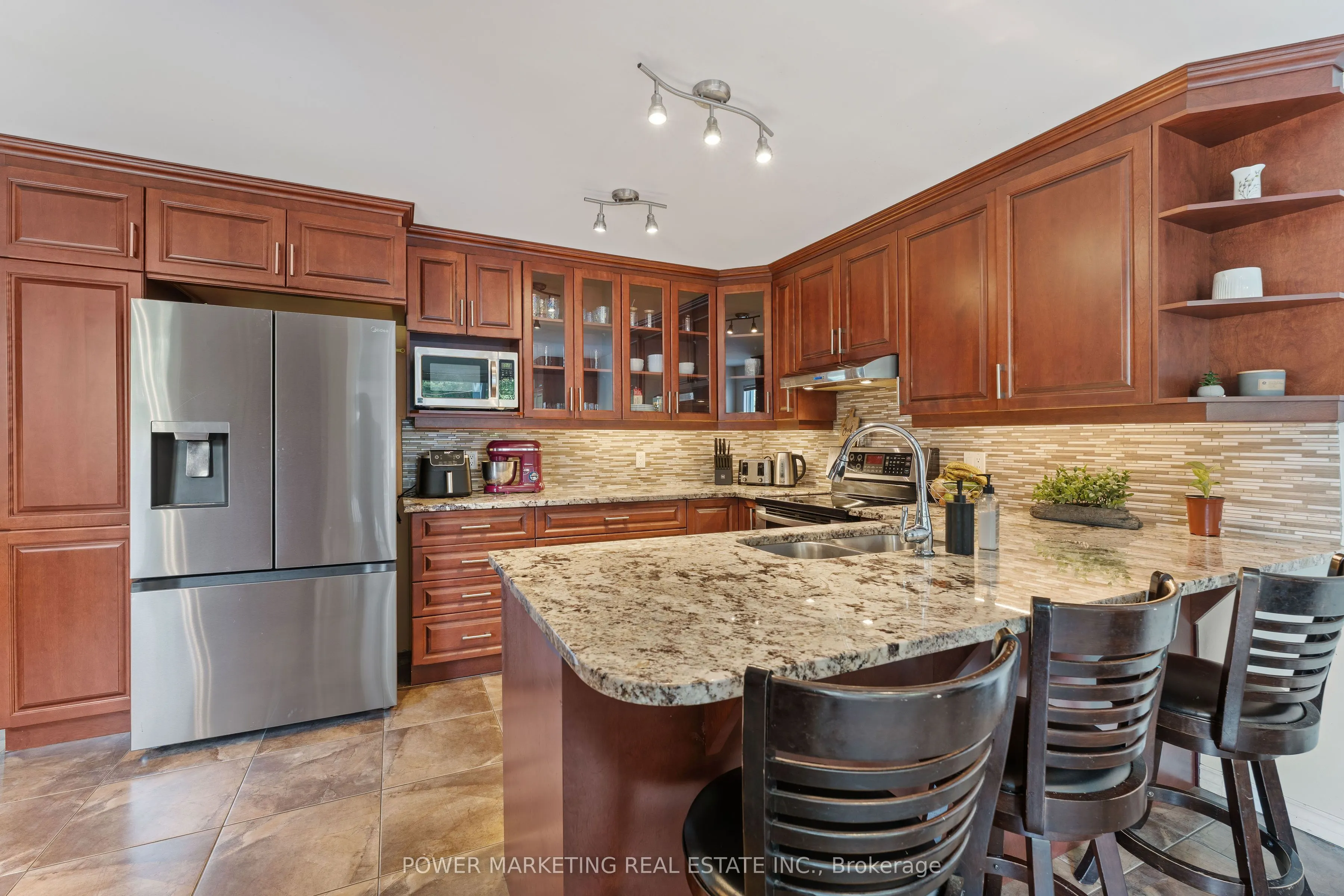 1809 Chopin Place