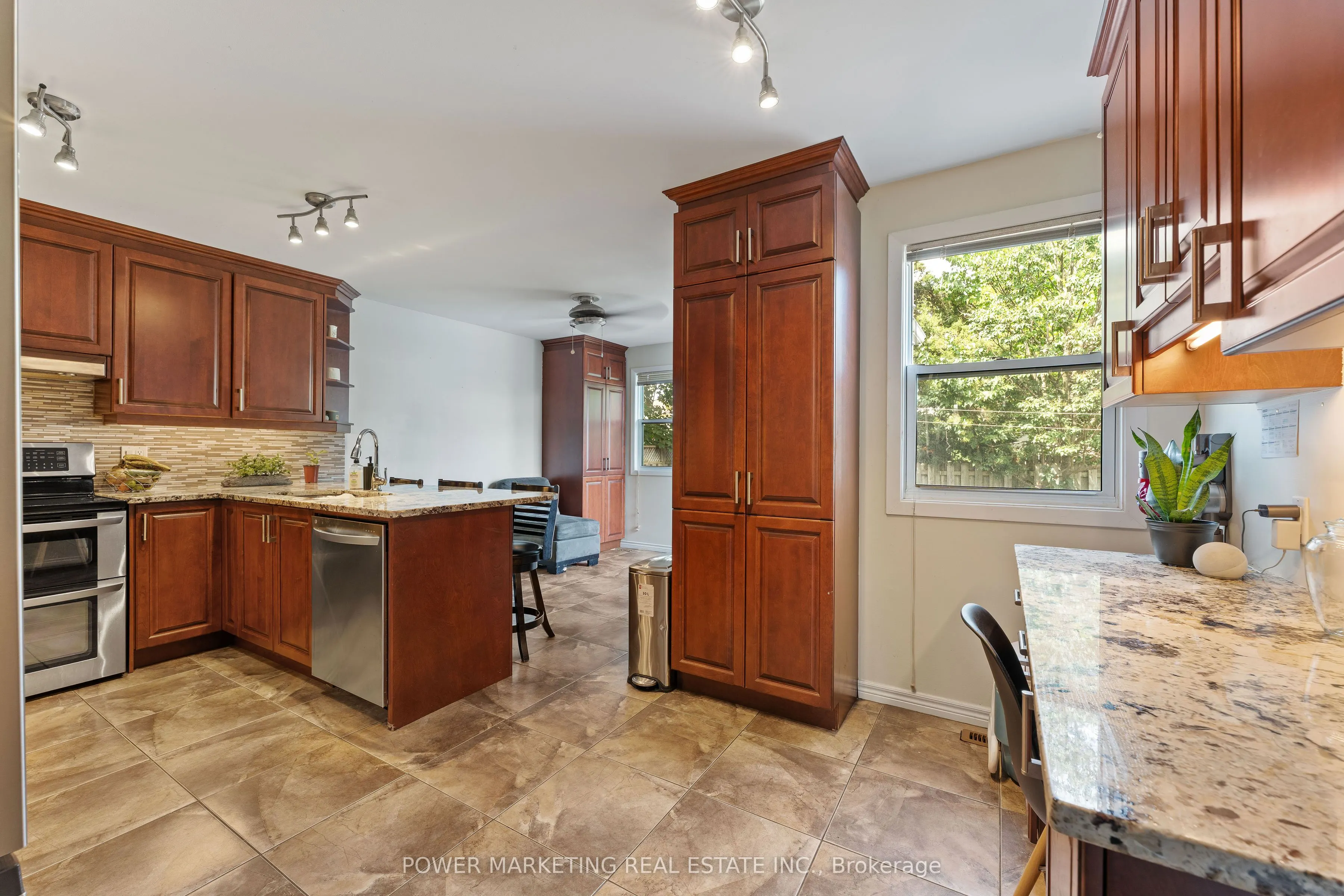 1809 Chopin Place