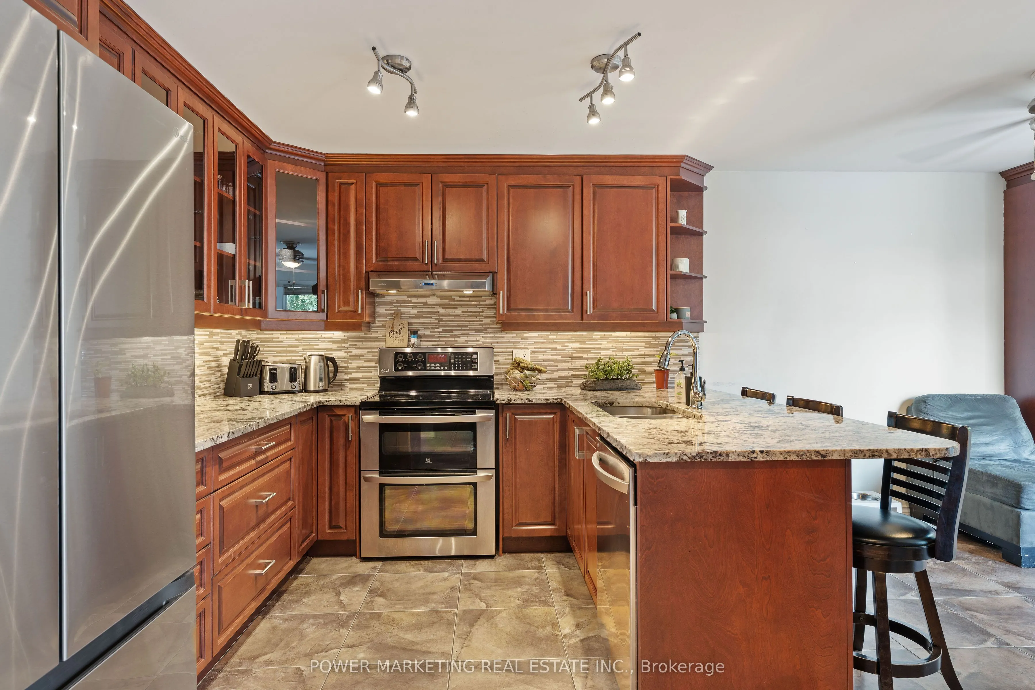 1809 Chopin Place