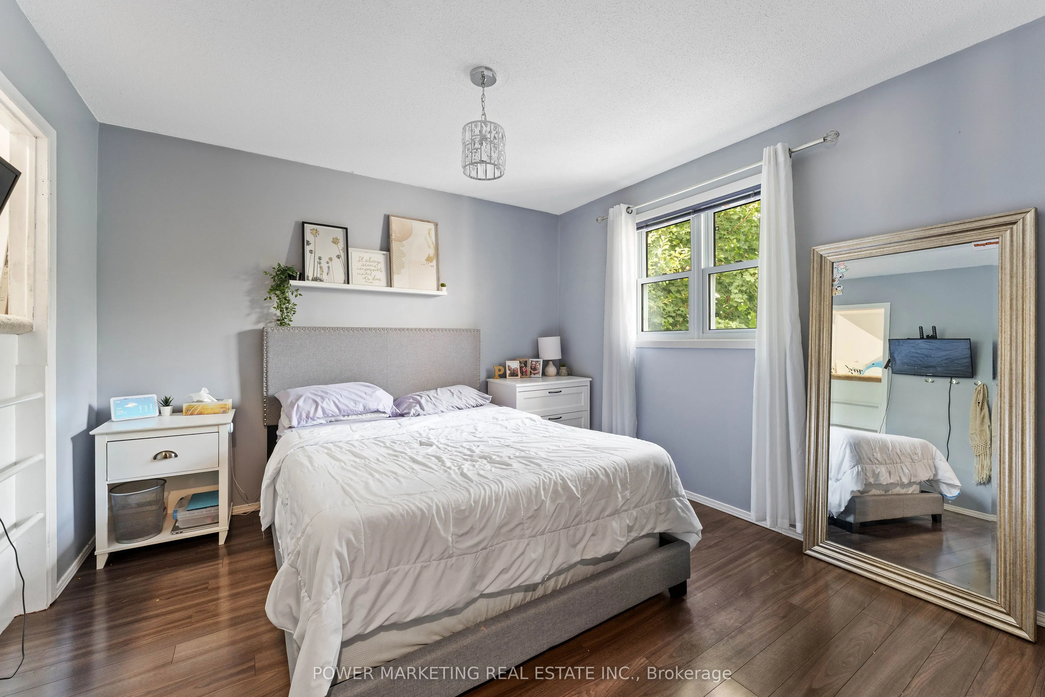 1809 Chopin Place