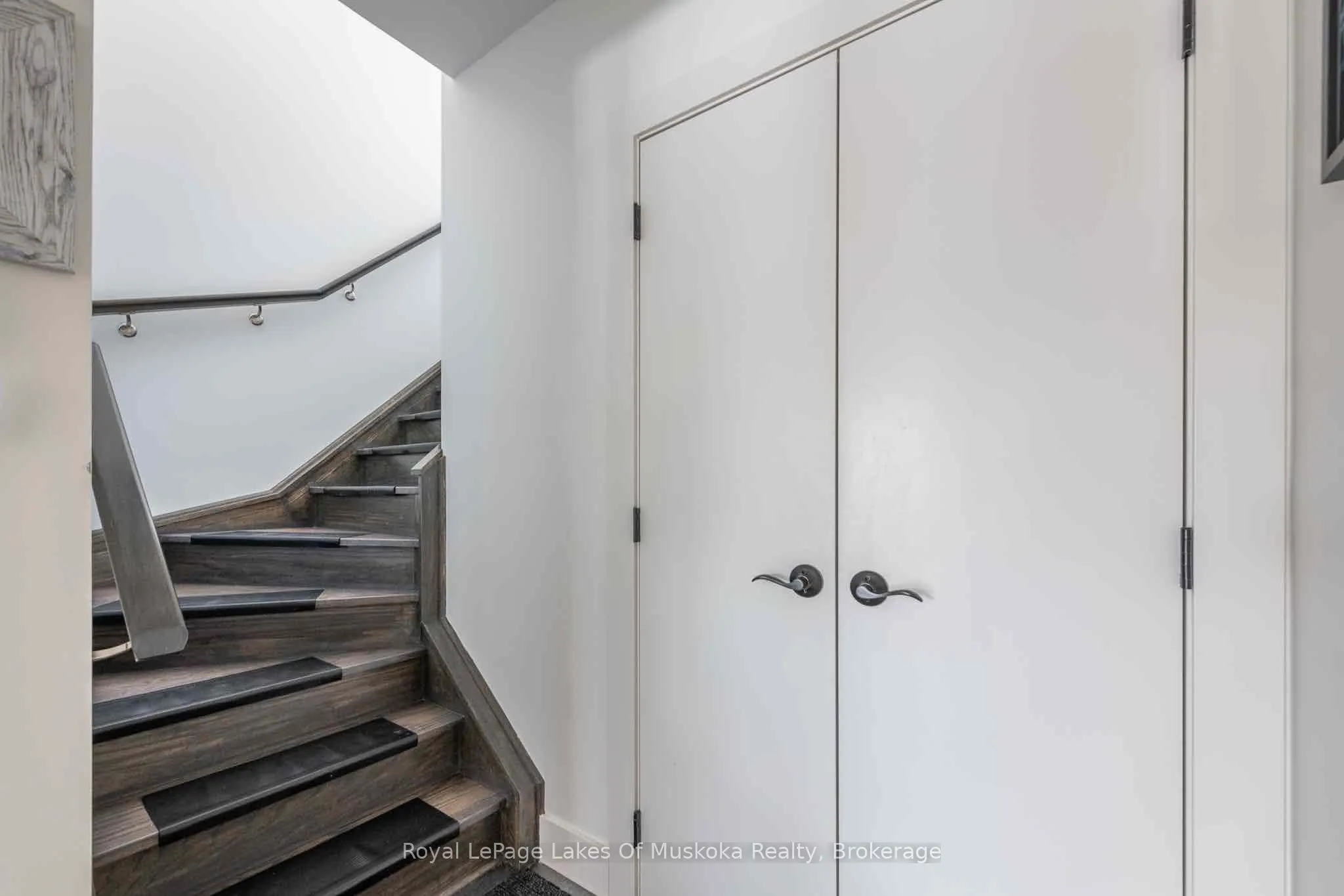 3 TREE TOPS Lane, #102