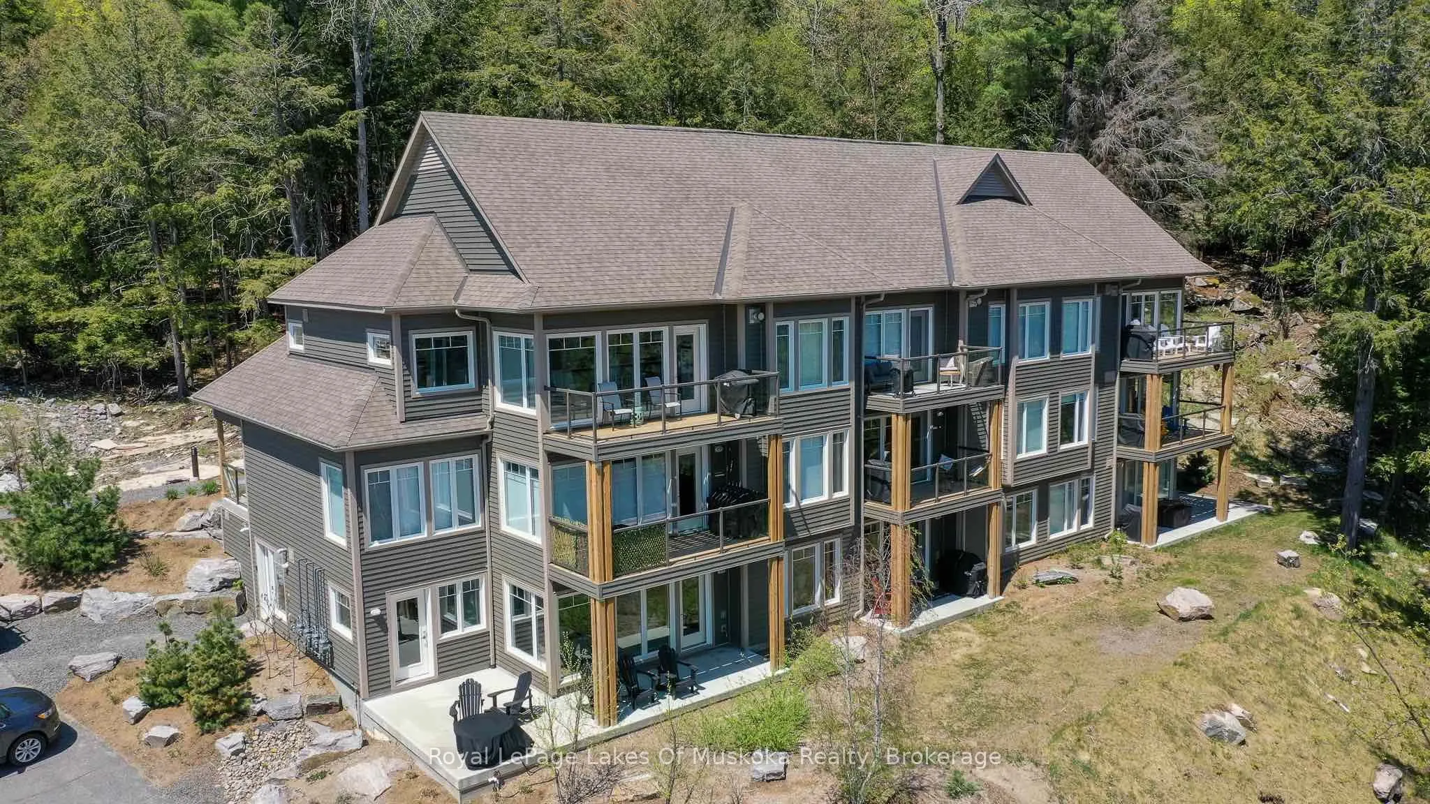 3 TREE TOPS Lane, #102