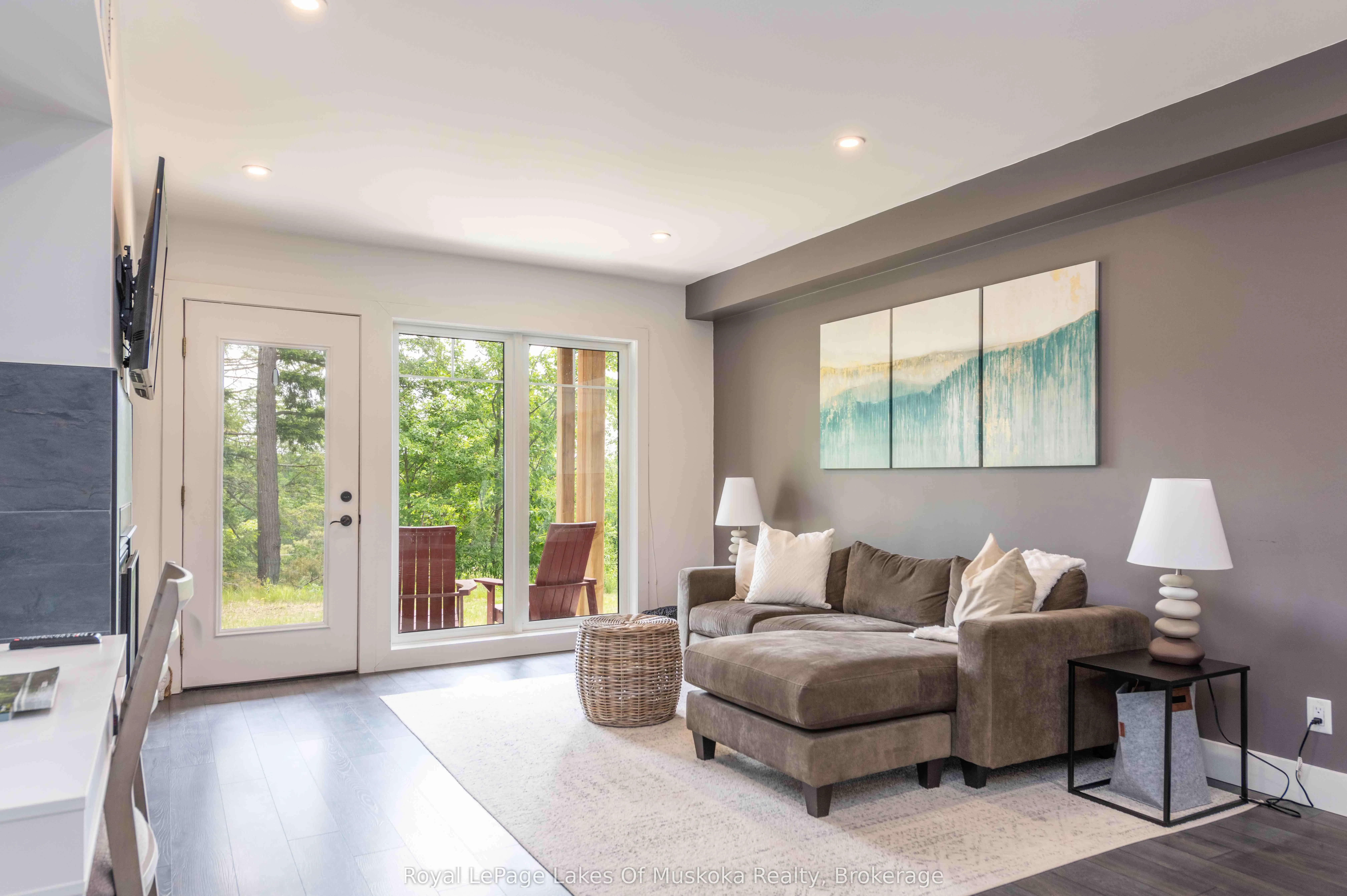 3 TREE TOPS Lane, #102