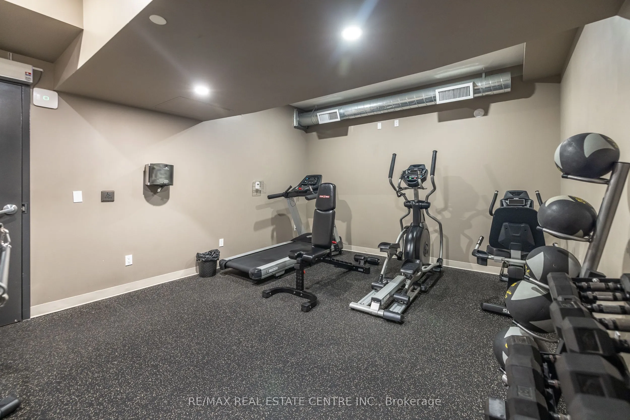 690 King Street W, #412