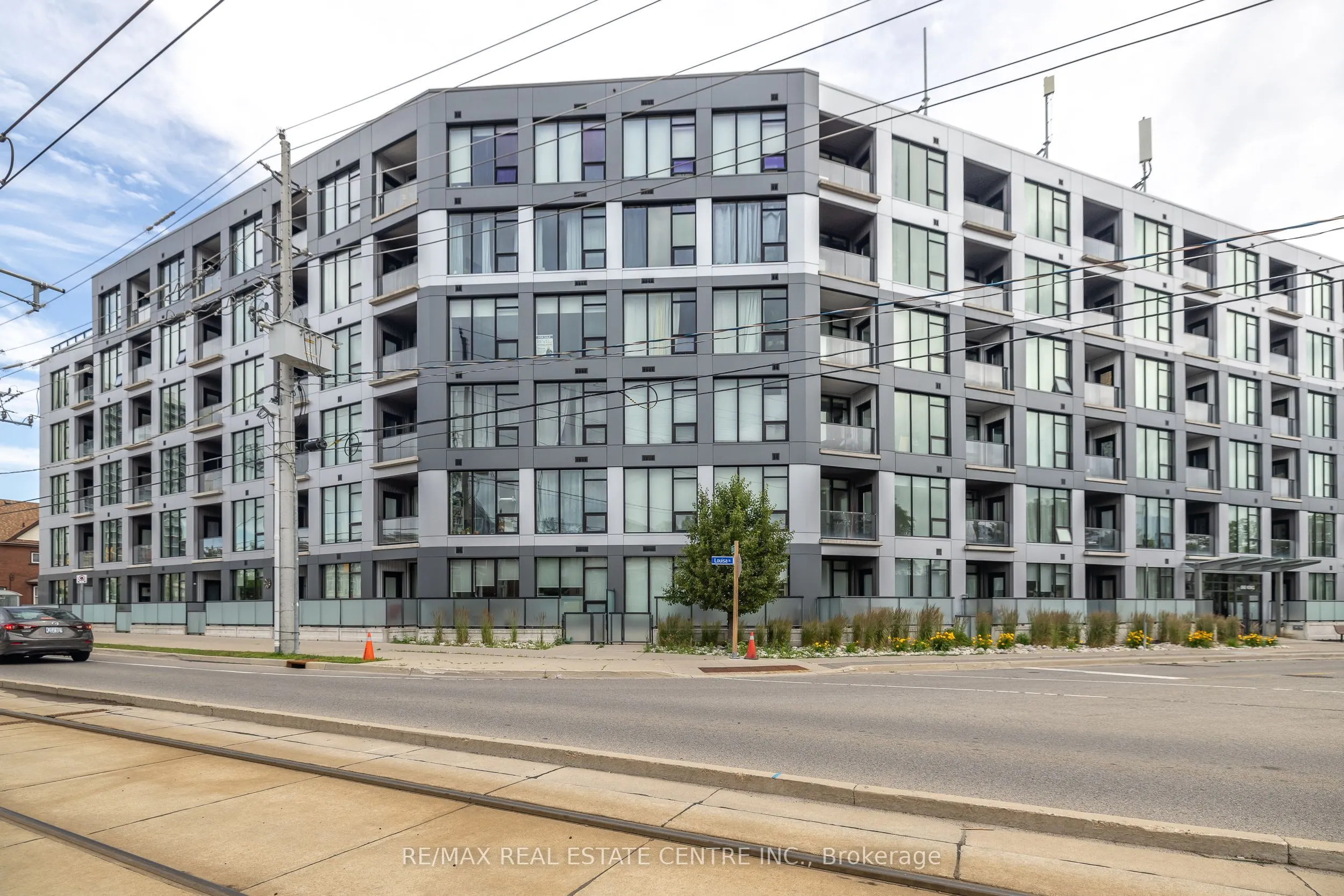 690 King Street W, #412