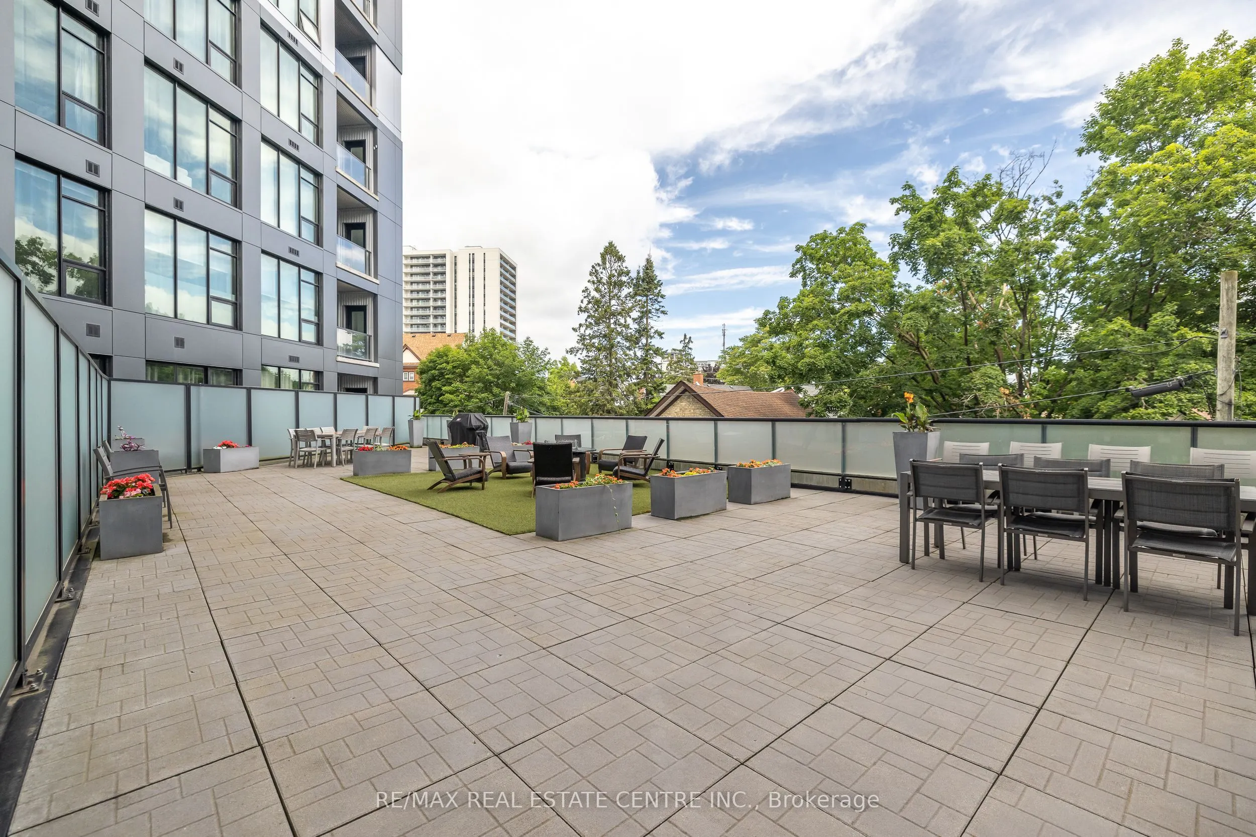 690 King Street W, #412