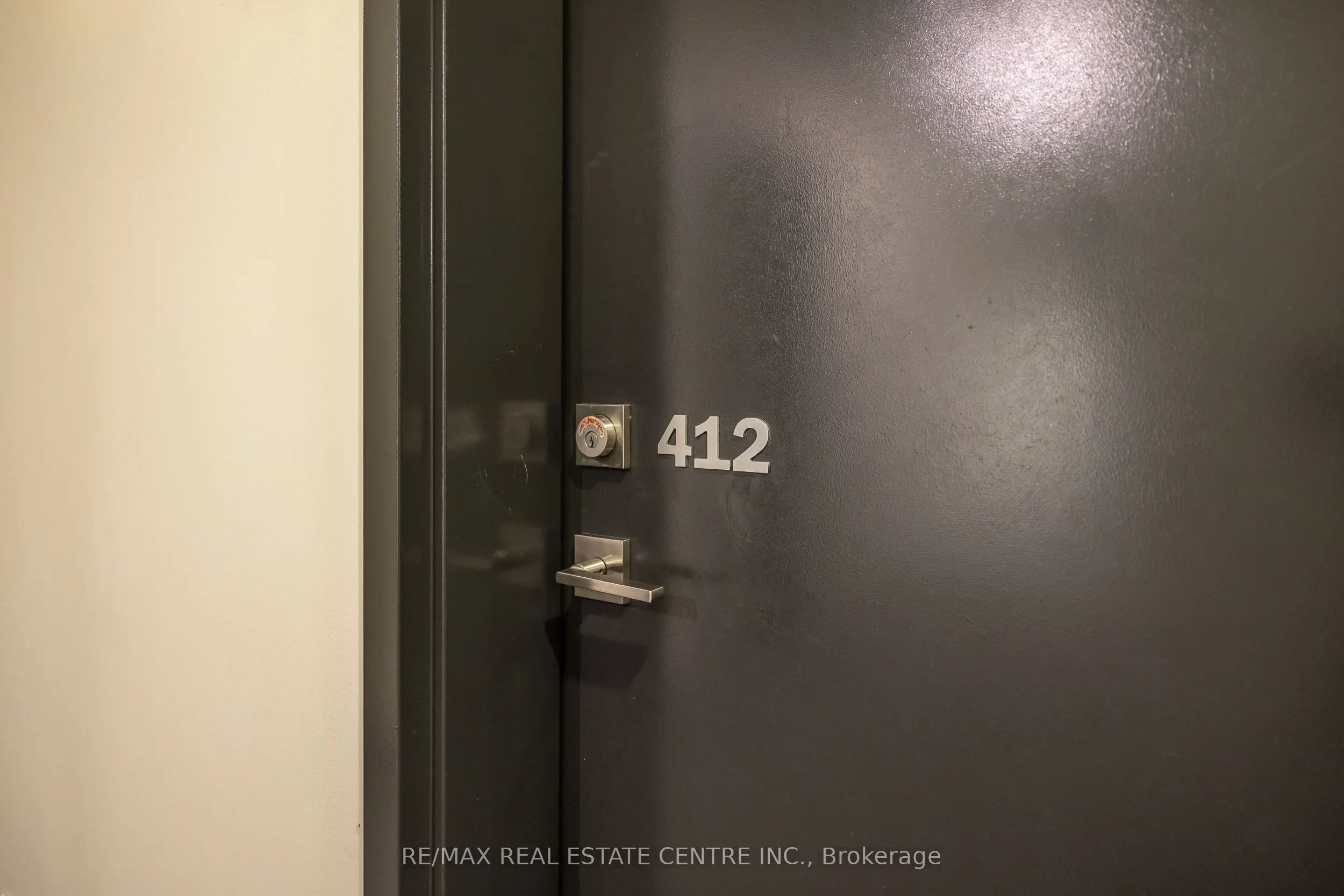 690 King Street W, #412