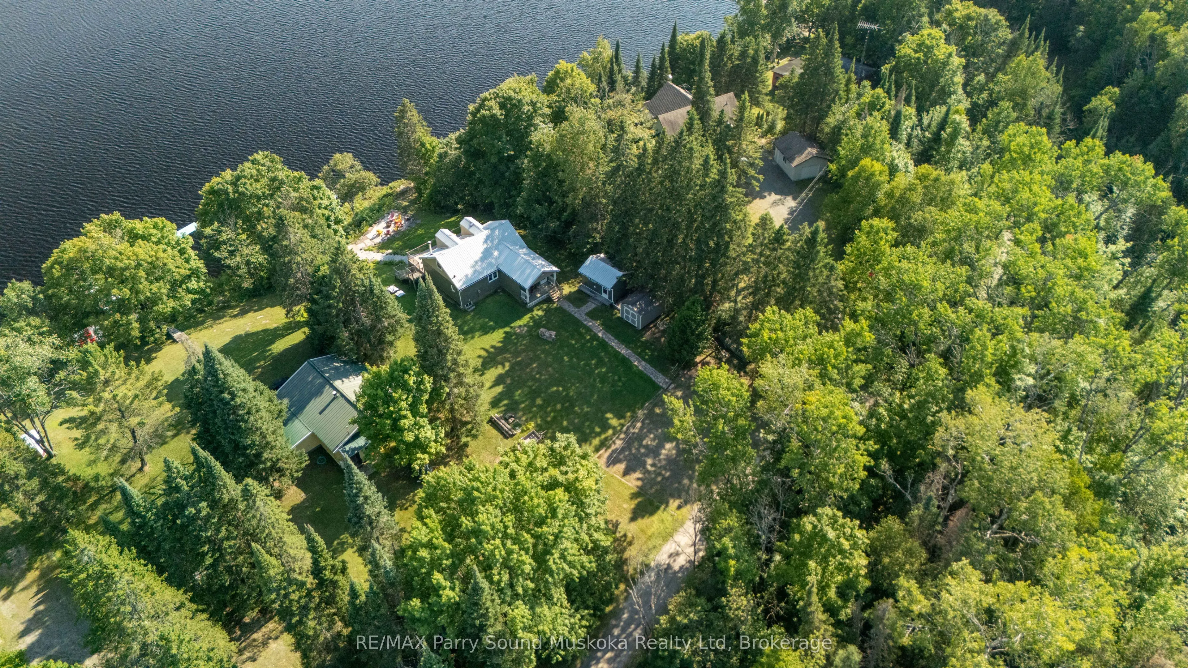 16 Golden Horseshoe Lane