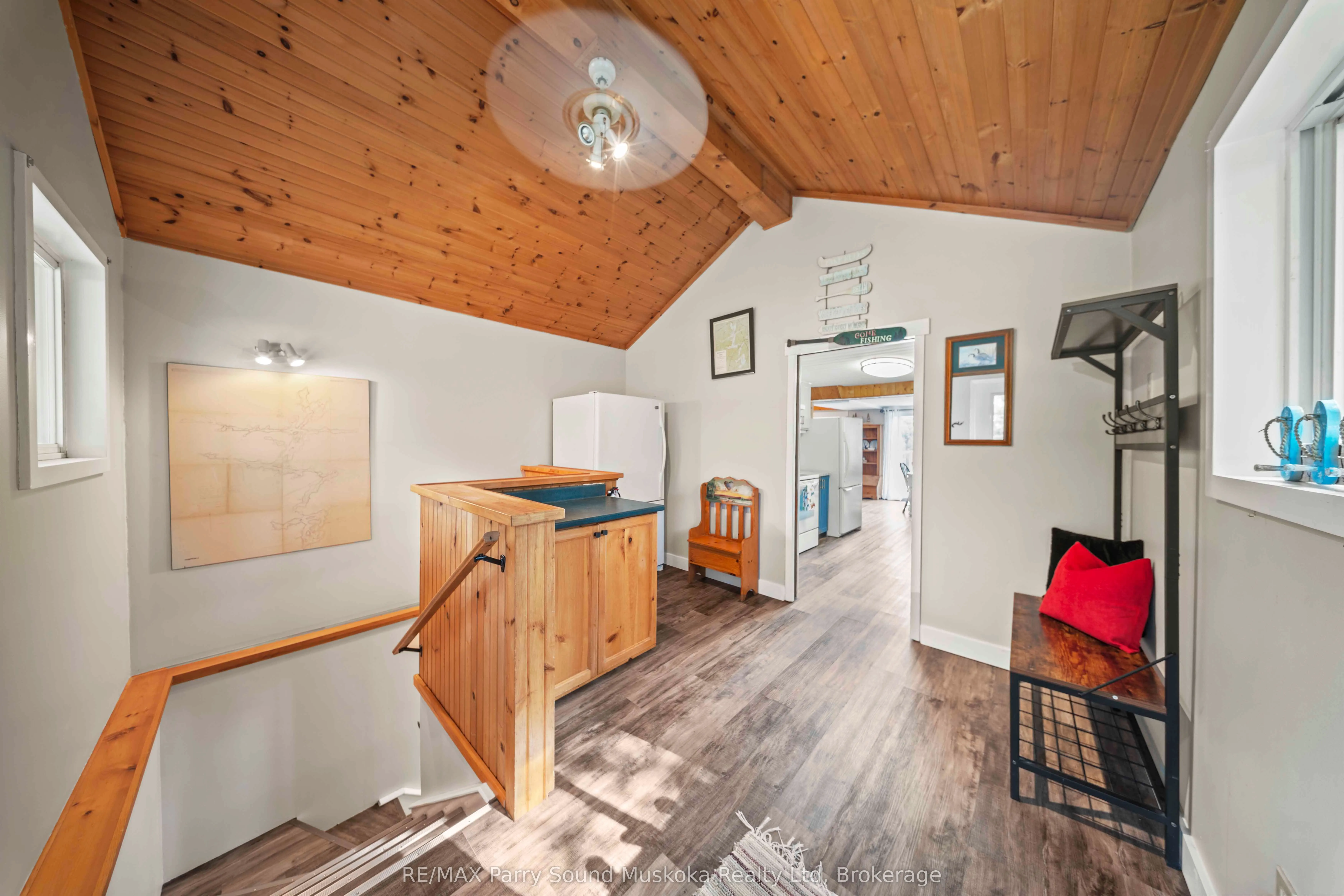 16 Golden Horseshoe Lane