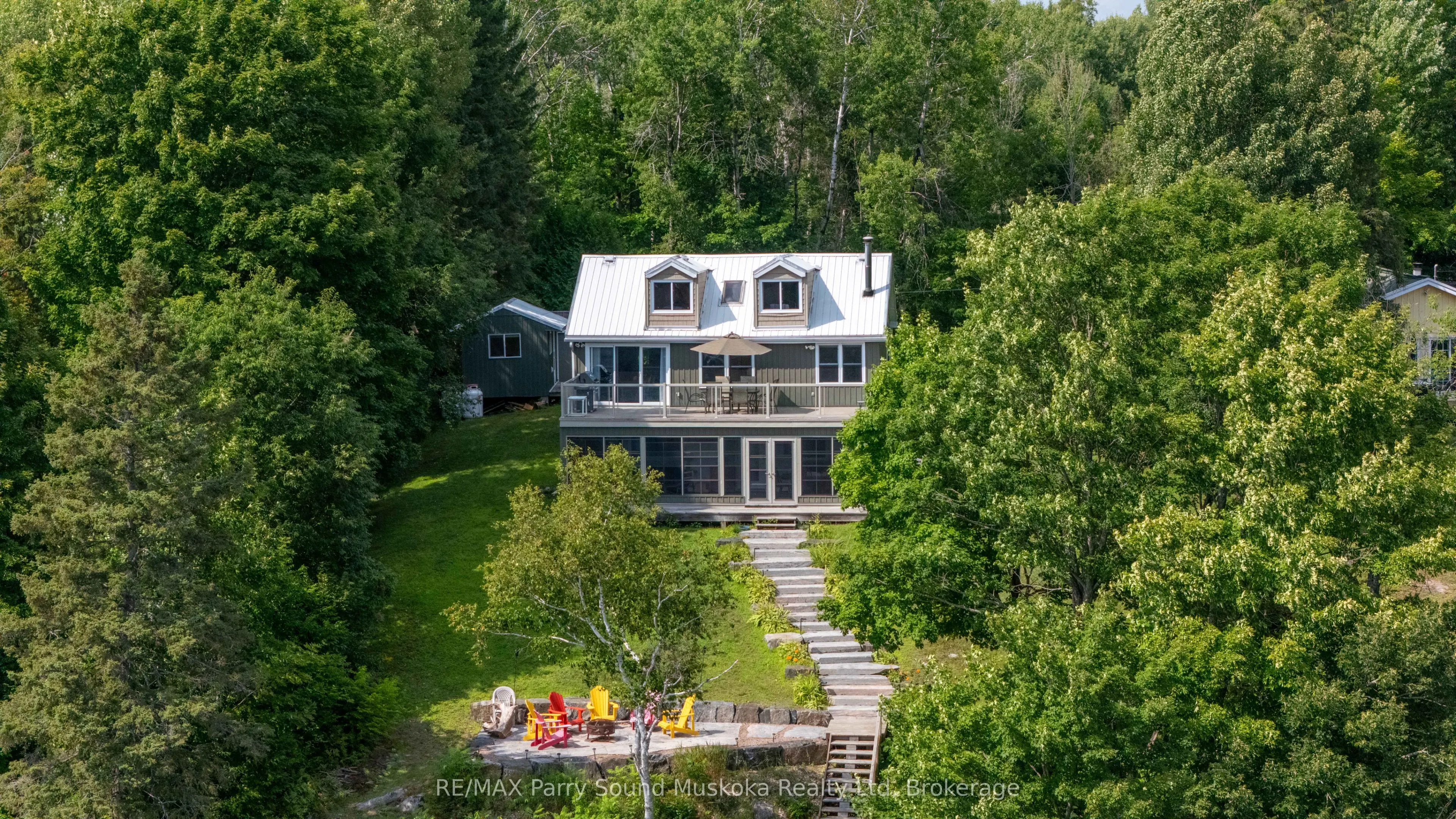 16 Golden Horseshoe Lane