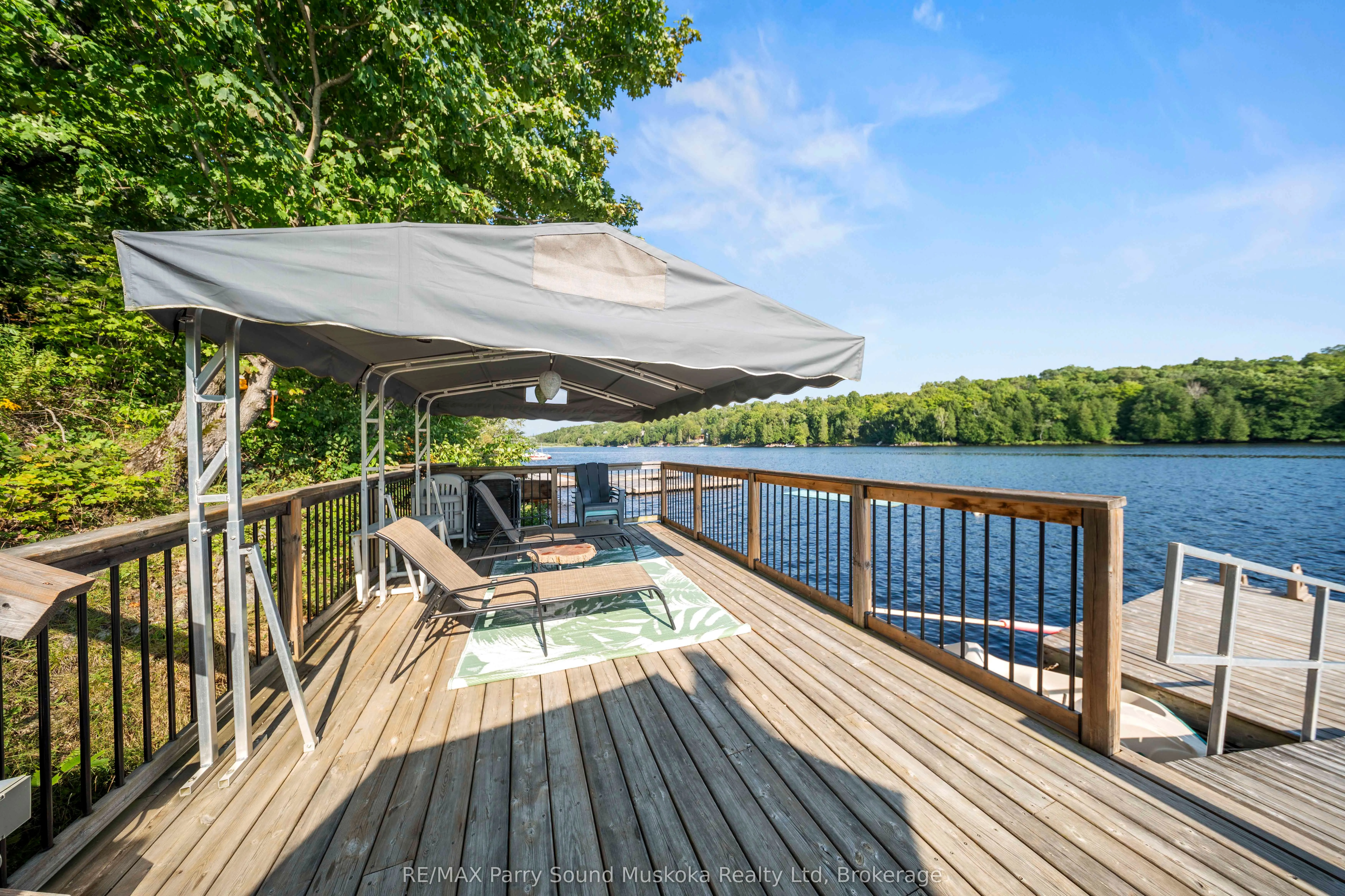 16 Golden Horseshoe Lane