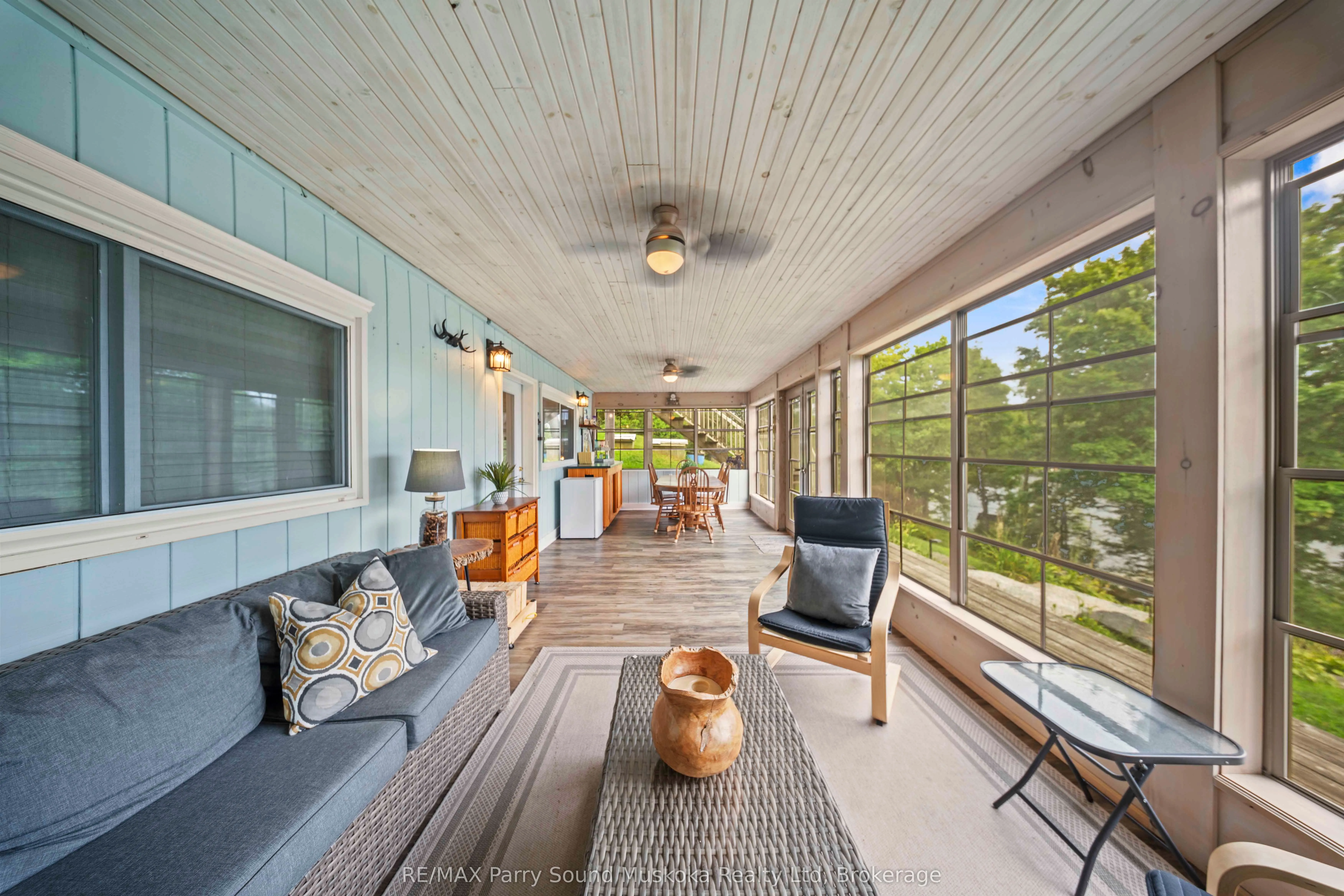16 Golden Horseshoe Lane